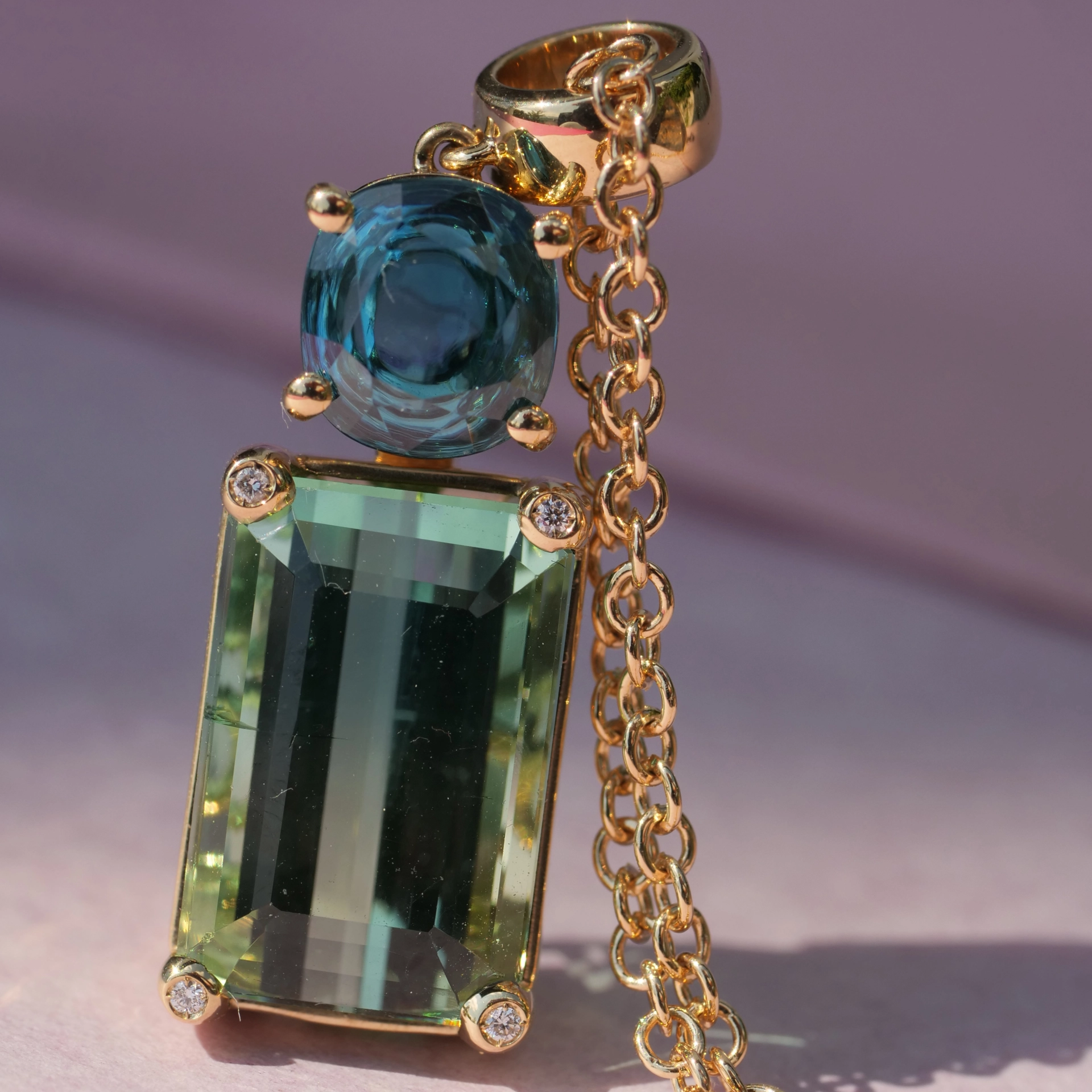 Tourmaline Zirkon Brilliant Pendant in 750 Yellow Gold blue-green Bicolor. 9.60 ct Africa/Congo