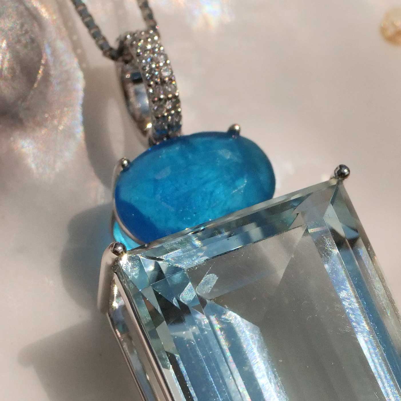 Aquamarine Neon Apatite Brilliant Pendant 585 White Gold 15.46 1.39 0.05 ct....What shades of blue