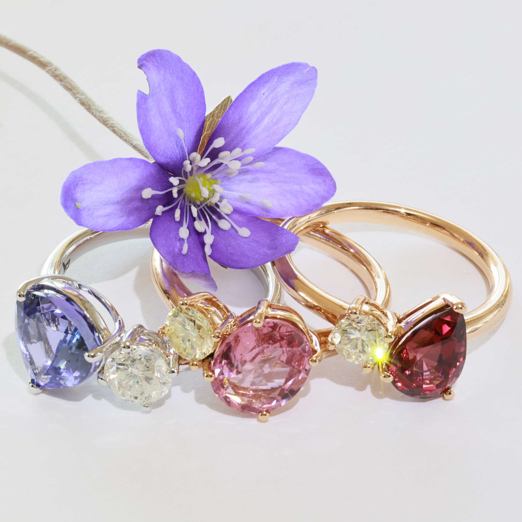 Tanzanite Brilliant Ring 750 White Gold 2.30 ct 0.42 ct great Design to combine as a Plug-in 