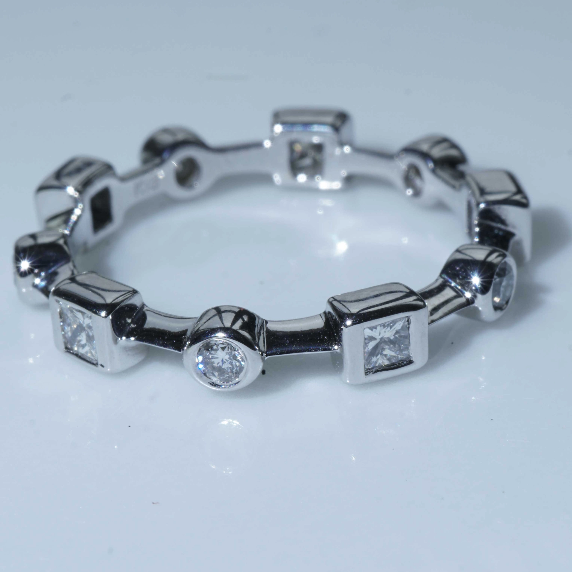 Brilliant Diamond Ring 18 kt White Gold 0.85 ct TW VS ....Top Design