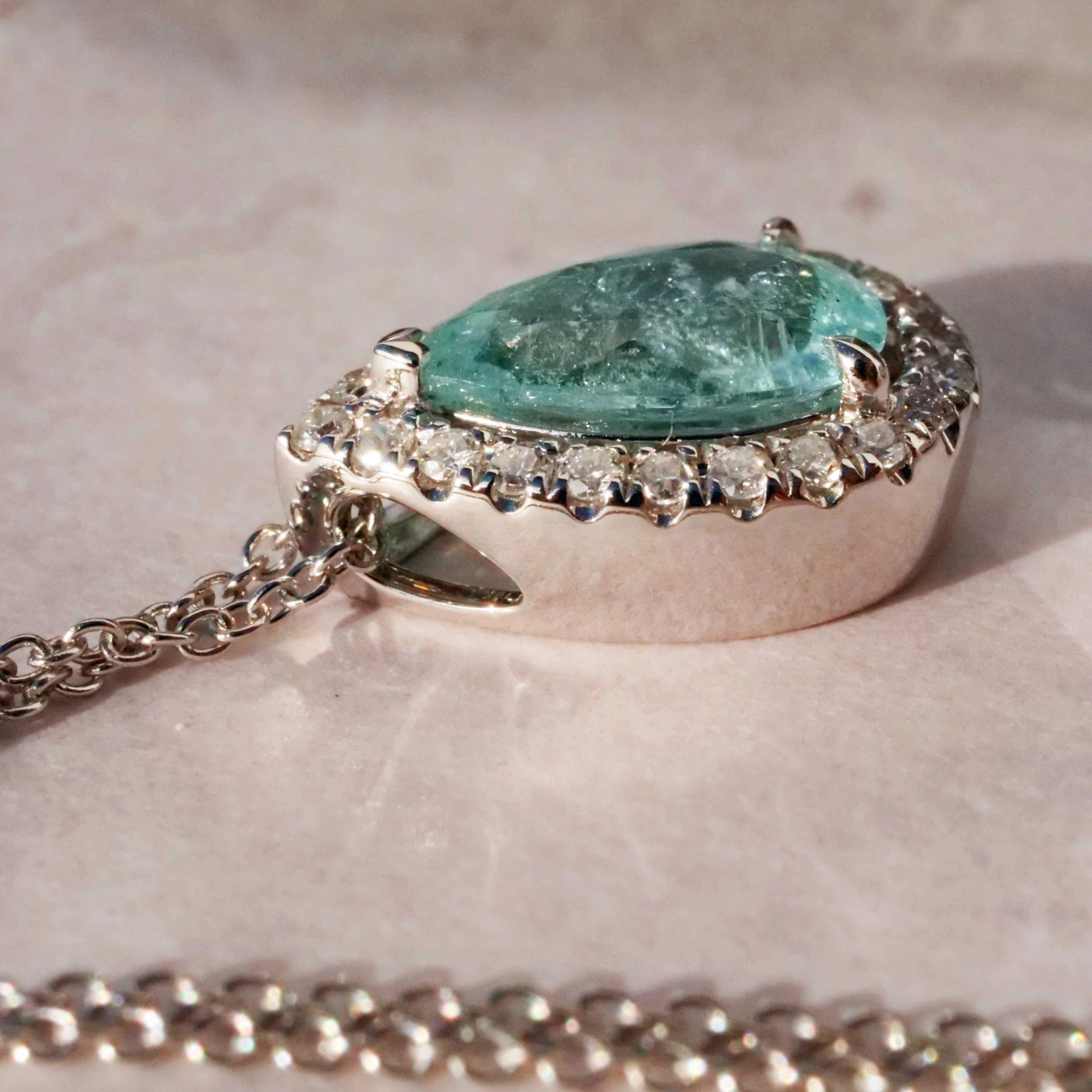 Paraiba Tourmaline Pendant 1.05 ct AAA 18 kt White Gold Brilliants 0.18 ct Laguna
