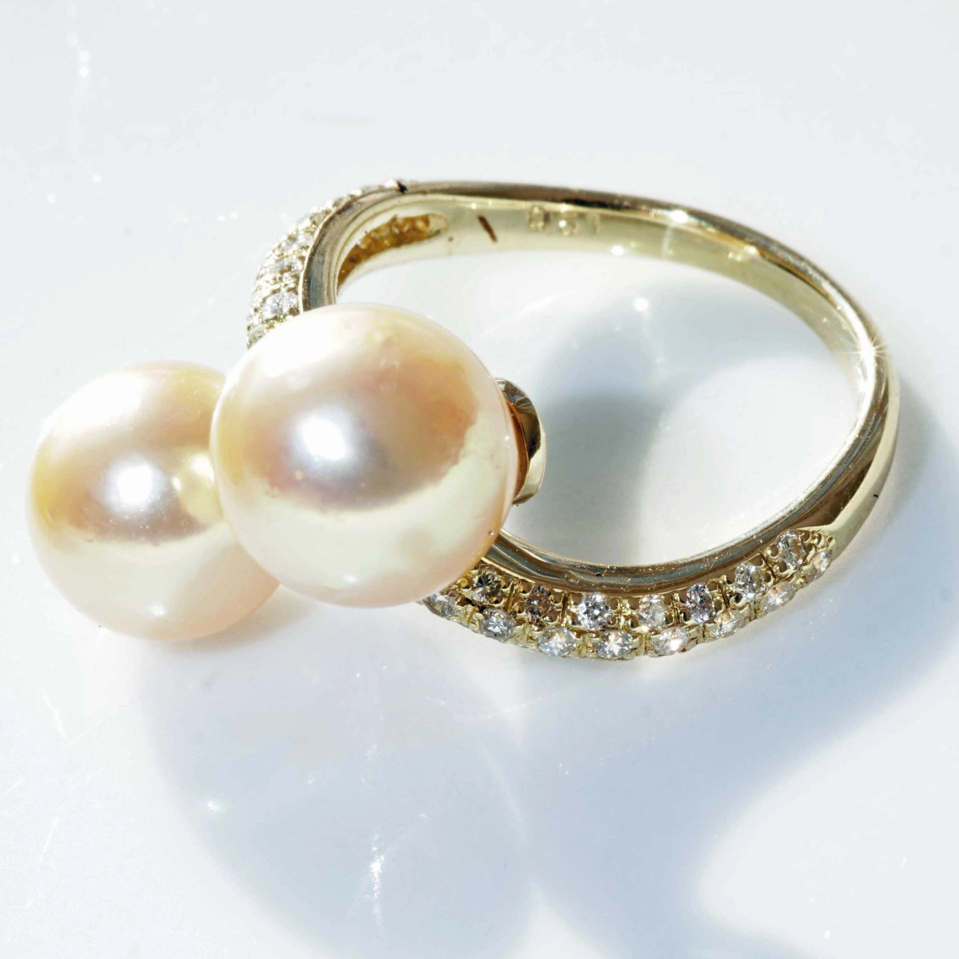 Southsea Pearl Brilliant Ring 18 kt Yellow Gold 0.51 ct W / VS-SI very elegant