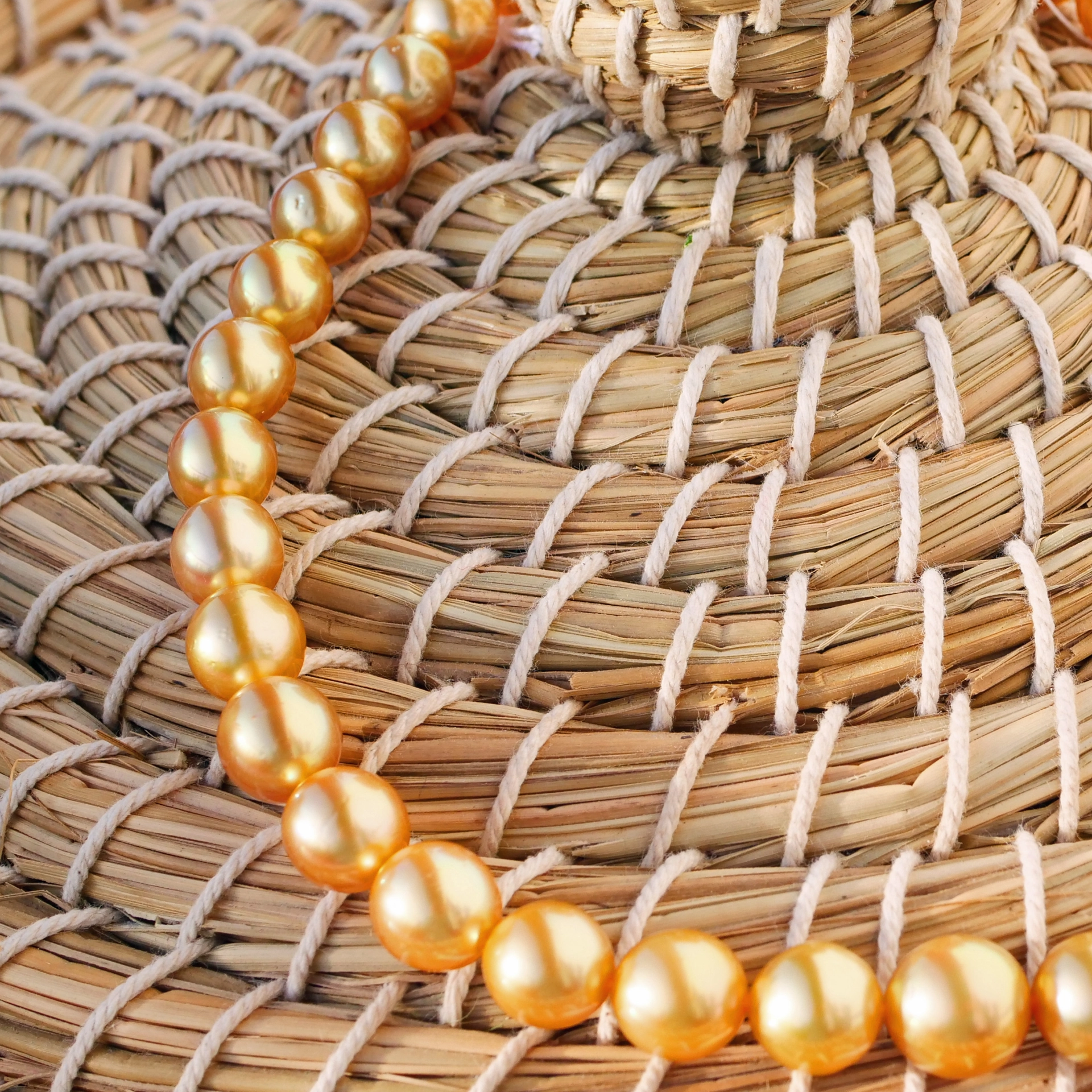 Südsee Zuchtperl Collier GOLDFARBEN 11,8 x 9 mm AAA naturfarben