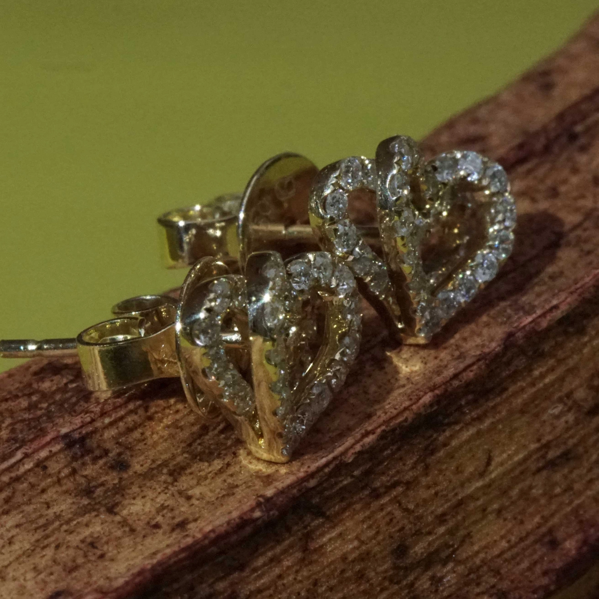 Double Heartbeat for the Ears....Brilliant Earring Studs total 0.56 ct 18 kt Yellow Gold