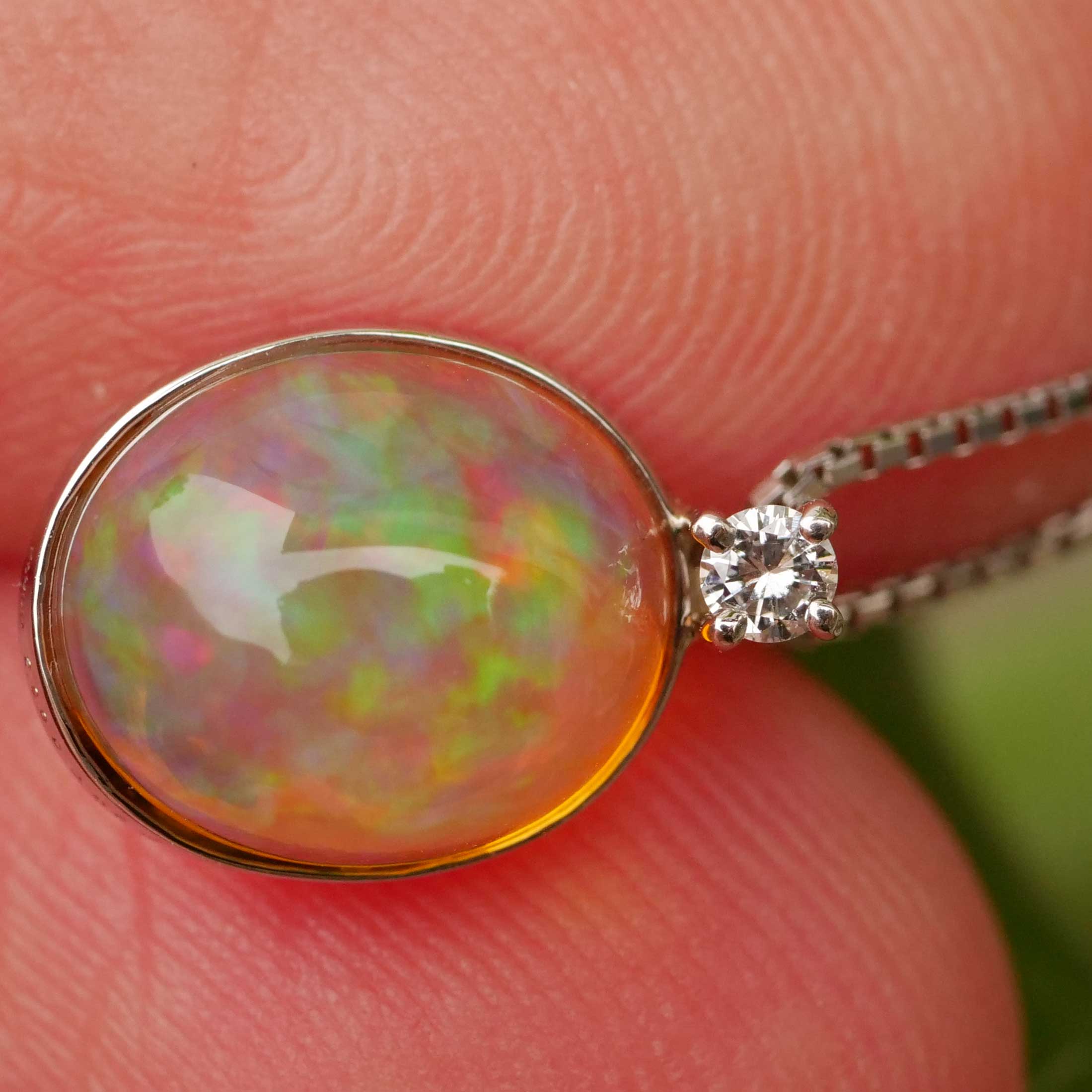 Opal Brilliant Pendant with Chain 900 Platinum 2.98 ct 0.04 ct Fantastic Play of Colors