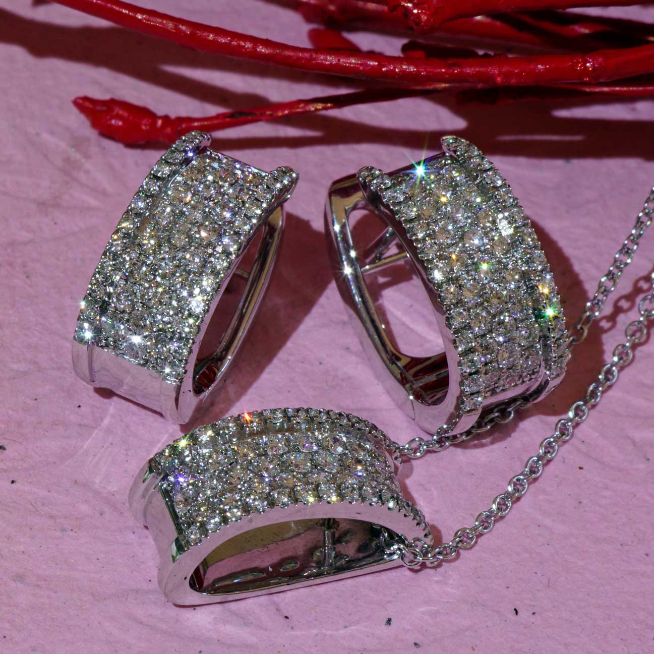 Brilliant Necklace 0.35 ct TW VS White Gold 750 Modern Design.... Carrying is fun !!