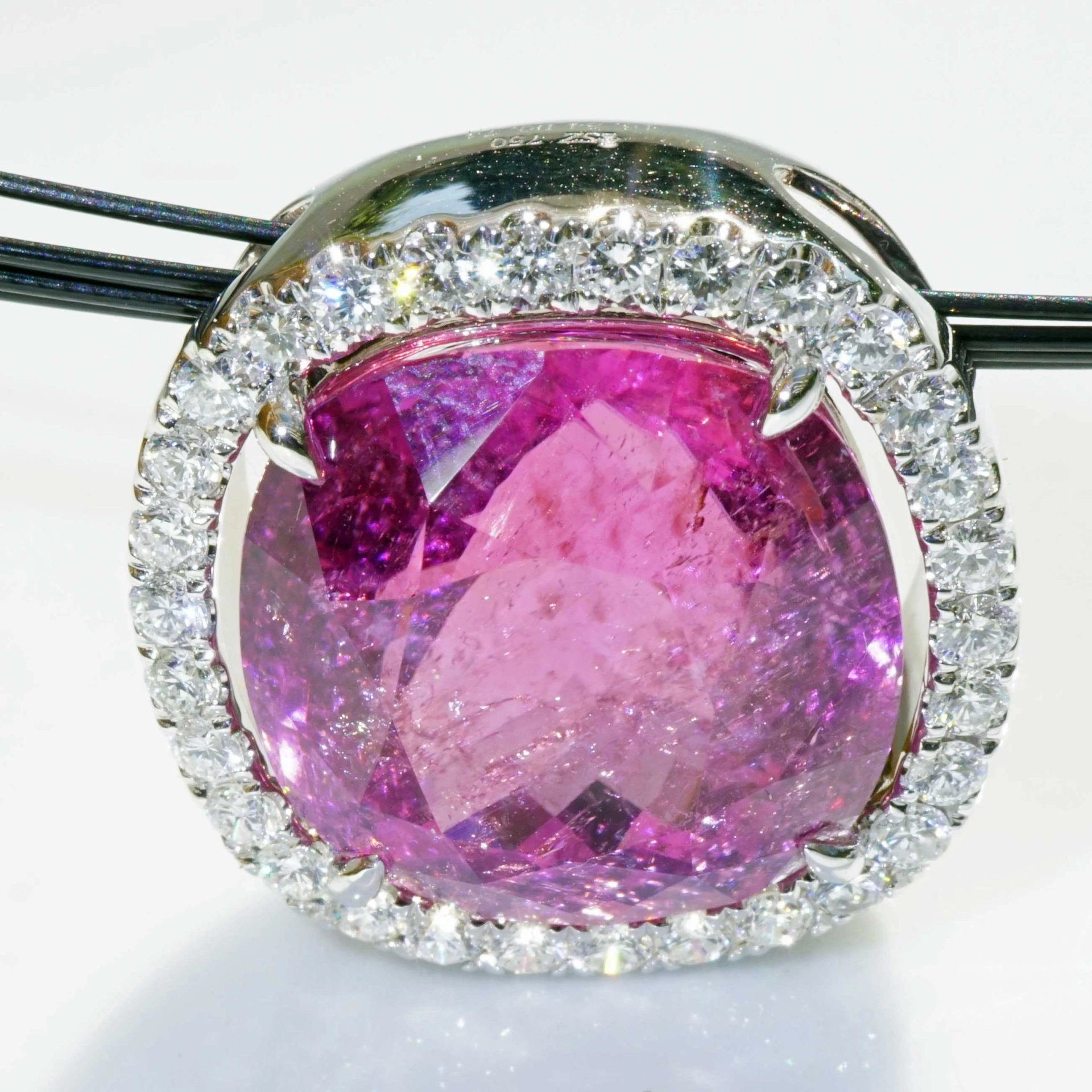 Copper Rubelithe 16.84 ct pink-redish Brilliant Pendant 18 kt White Gold...amazing Color