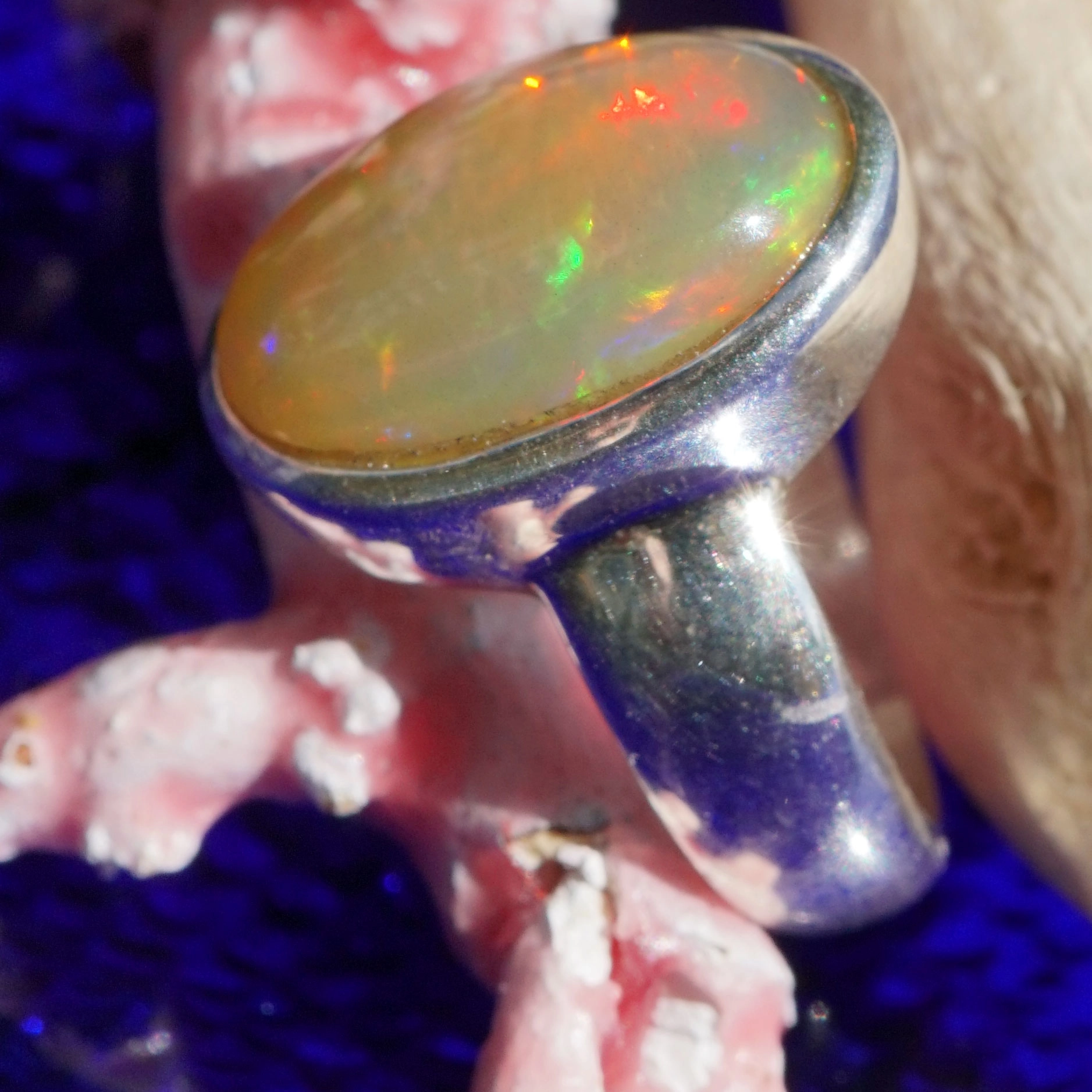 Opal Ring 18x13 mm Unikat AUFREGENDE FARBEN Ring zum Verlieben Silber