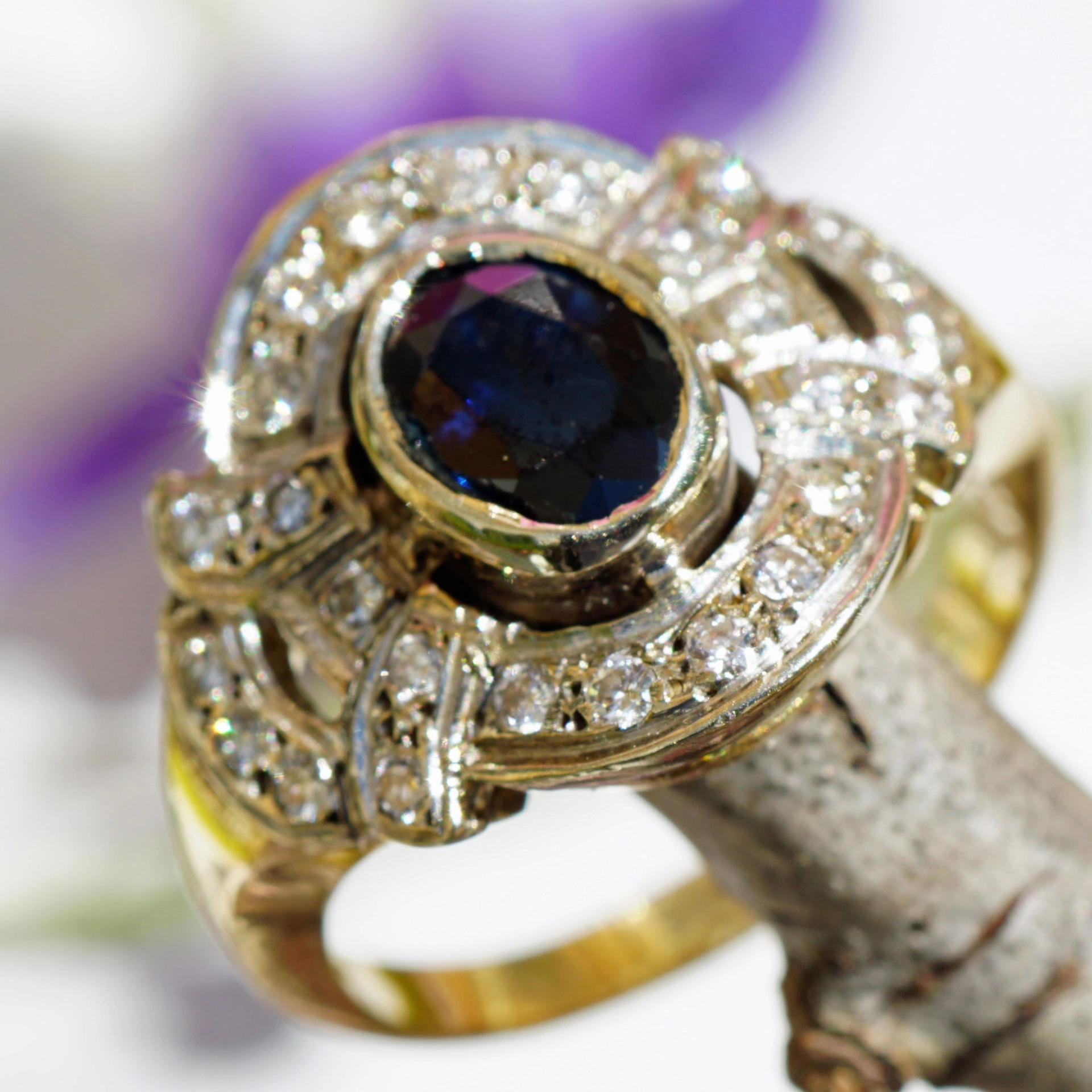 Saphir Diamant Ring 585er Gold 5,5 Gramm 0.30 ct im Art Deco Stil 60er Jahre