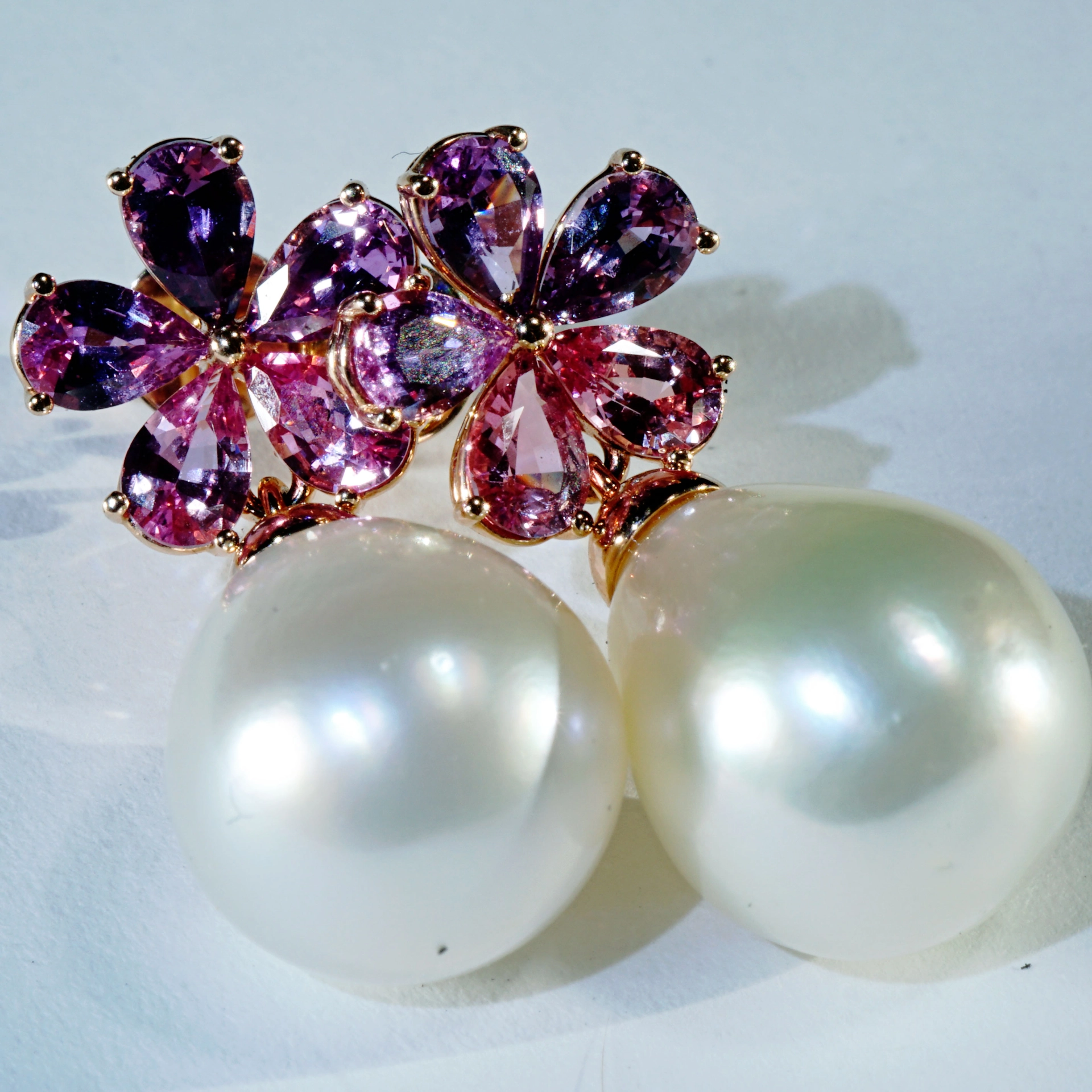 Mahenge Spinel Earrings with Southsea Pearls 18 kt Rosegold