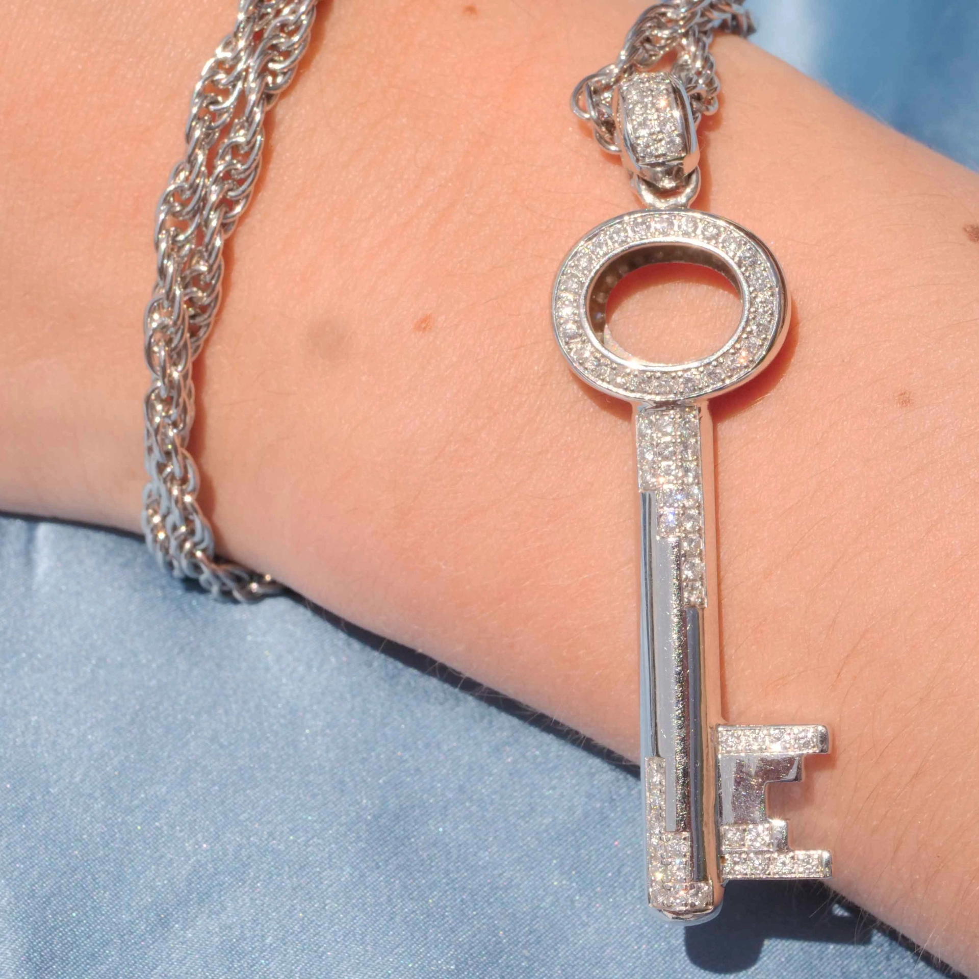 Key Pendant 18 kt solid Whitegold with Brilliants total 1 ct TW IF-VVS....so precious