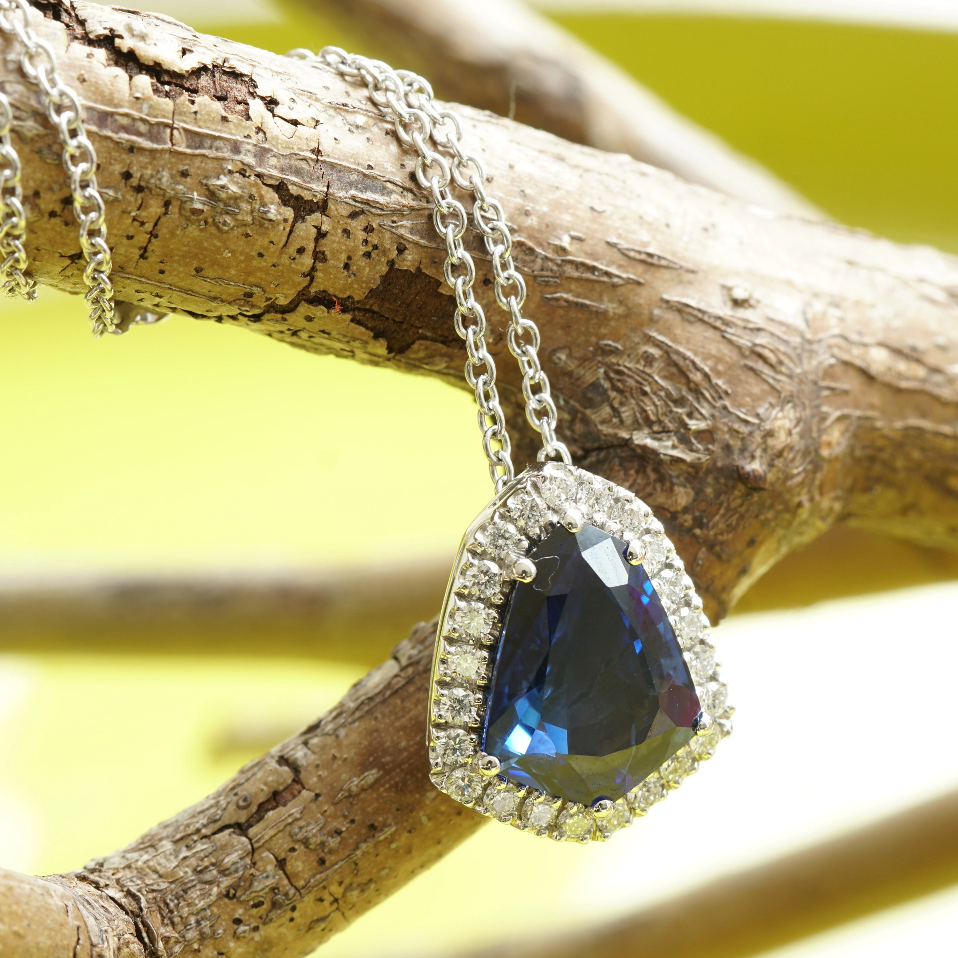 Saphire Diamond Necklace made in Italy.....AAA+ Best Quality 18 kt Whitegold