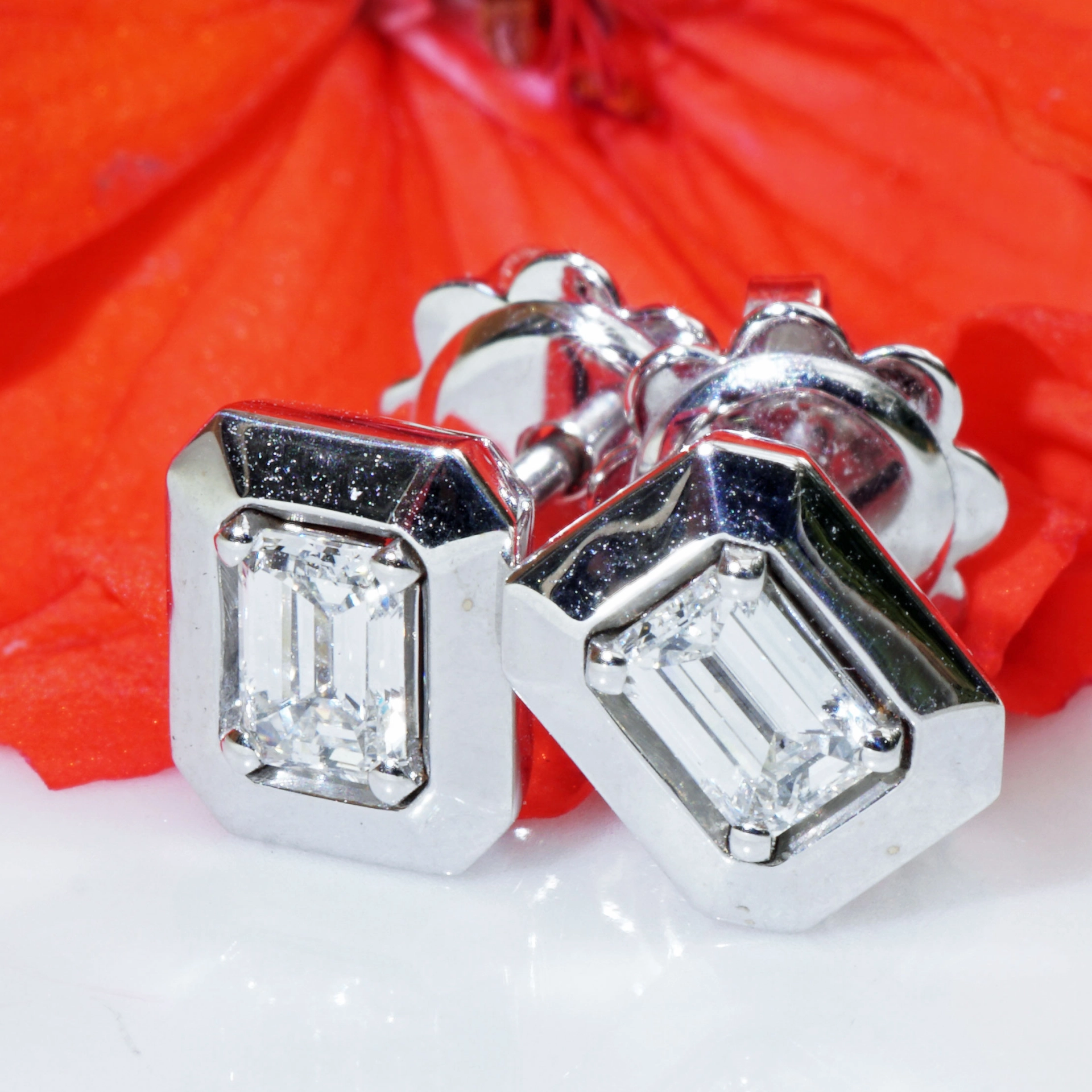 0.40 ct Emerald Cut Diamond Ear Studs 18kt White Gold made in Italy