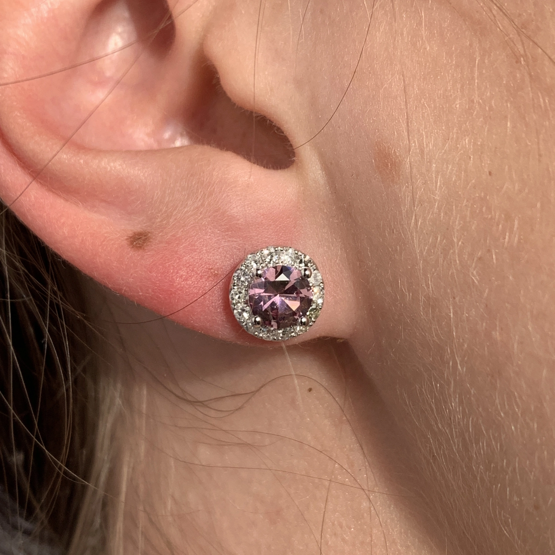 Malayer Granat Diamant Ohrstecker AAA+ 9 mm 750er Weissgold W SI Top Farbe leuchtend pink l.orange