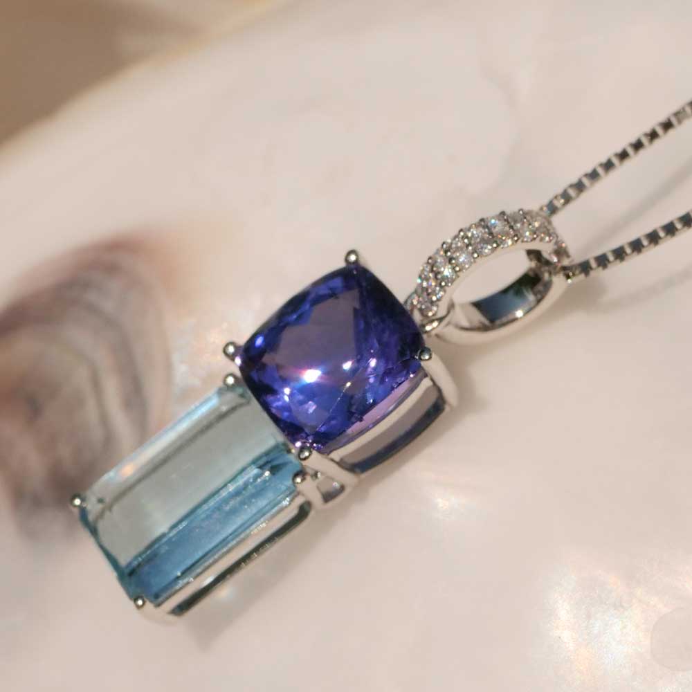 Aquamarine Tanzanite Brilliant Pendant 750 white gold from Tanzania and Brazil..what colors