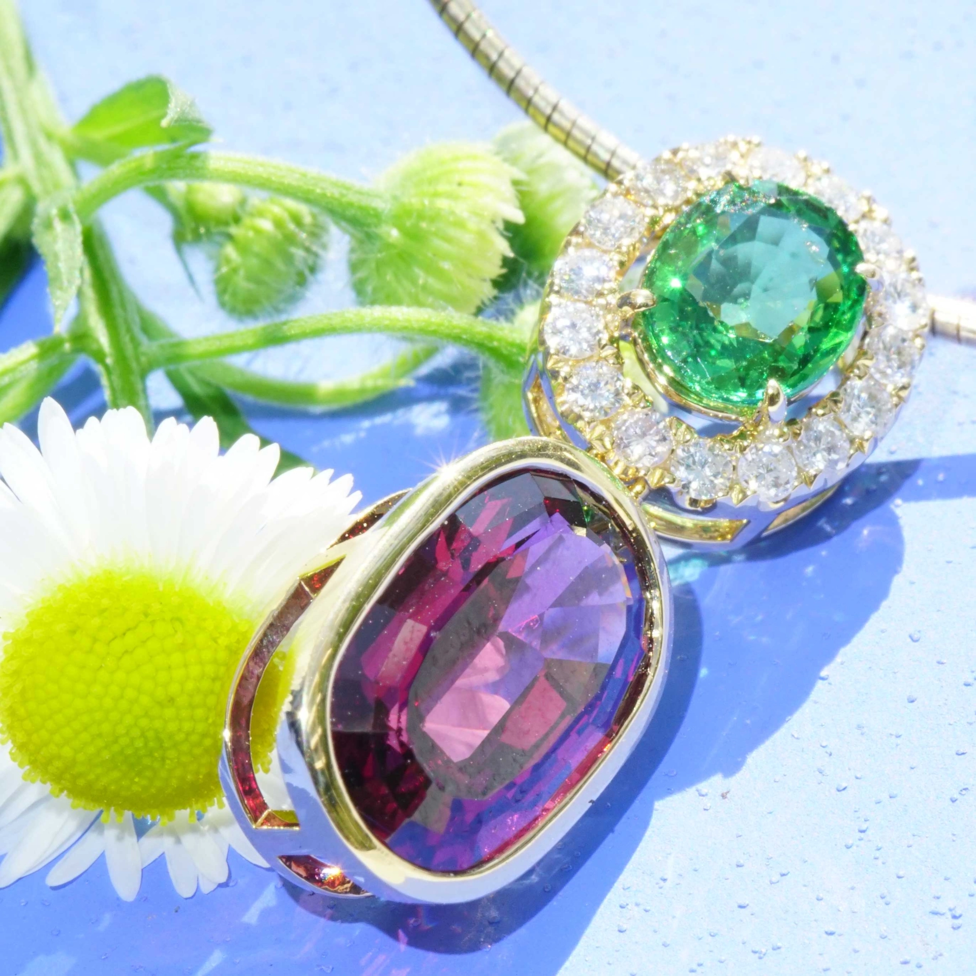 Pendant with fine Garnet Tsavorite and diamonds...red green Combination..phantastic!