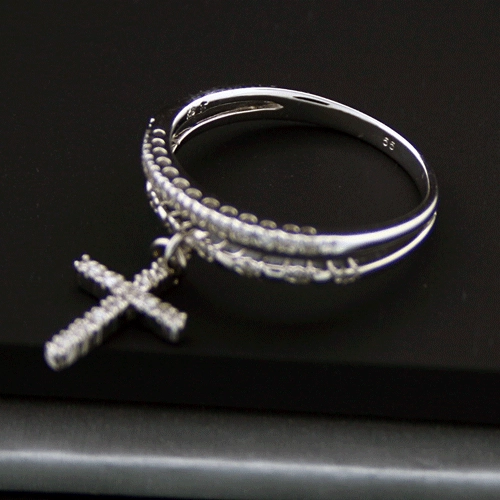 Brillant Ring  750er Weissgold mit Kreuzchen Anhänger .