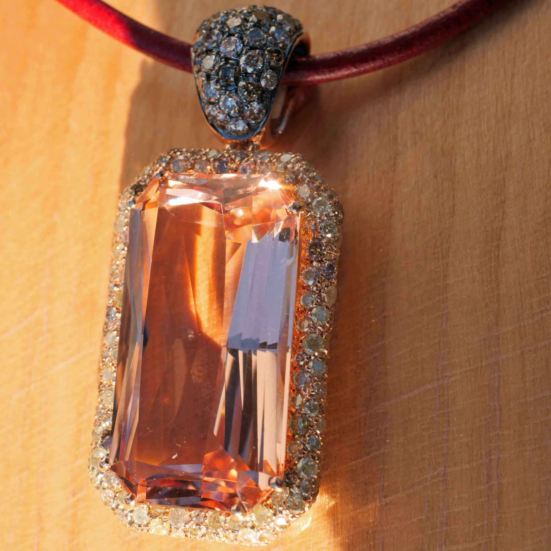 Morganite Diamond Pendant Rosegold 18 kt....wonderful 15 Carat Gem