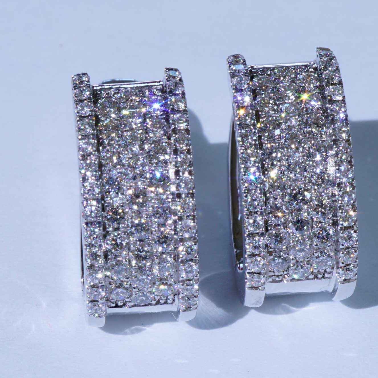 Brilliant three-quarter Hoop Earrings 0.69 ct 750 White Gold TW VS made in Italy very solid