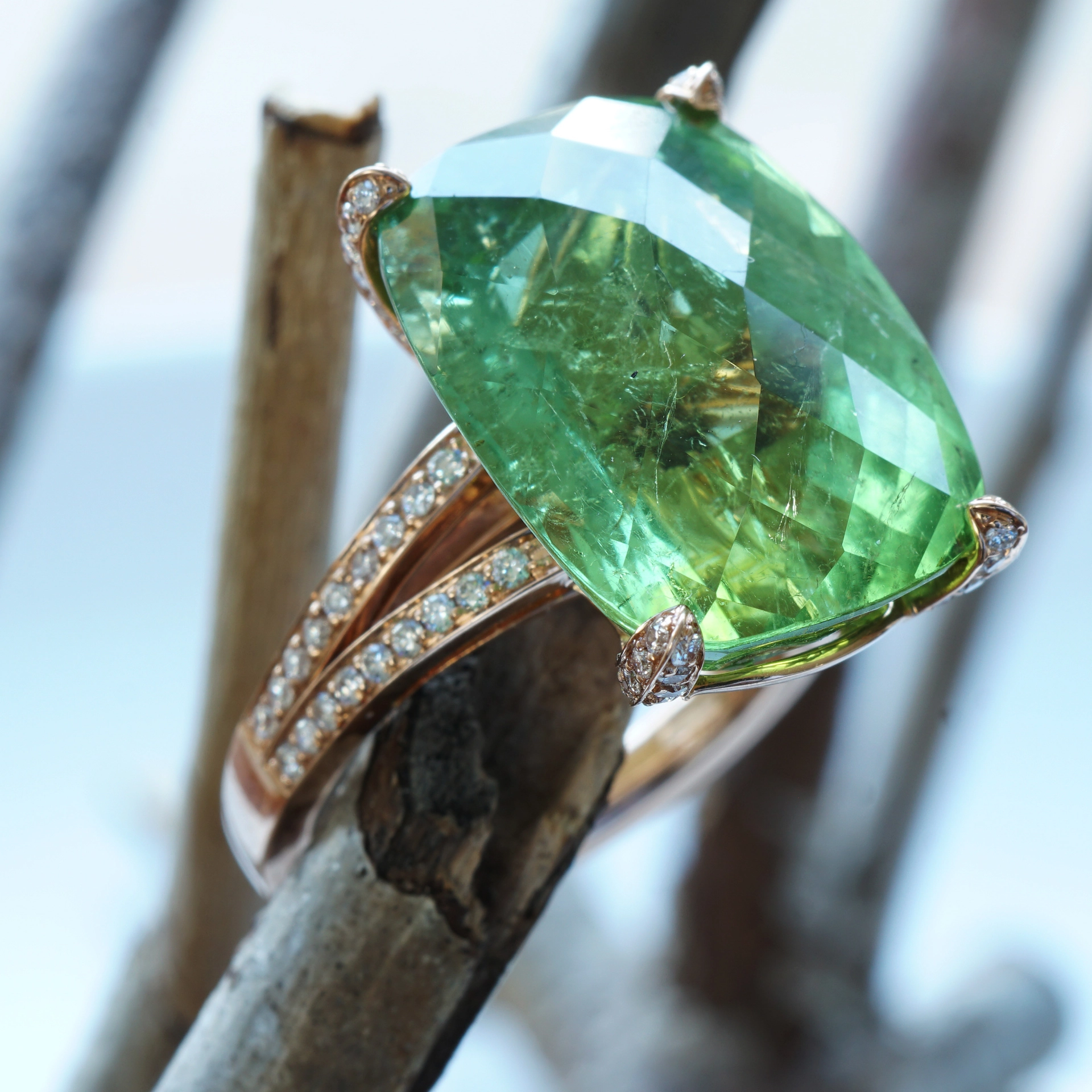 Tourmaline brilliant ring, 17.98 ct, 0.60 ct, TW VS ..... paraiba colored green huge beautiful 18 kt rose gold
