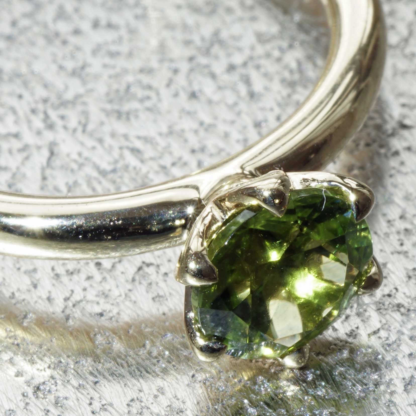 Bestseller Combination Ring made in Valenza...18 kt Yellow Gold with Peridot