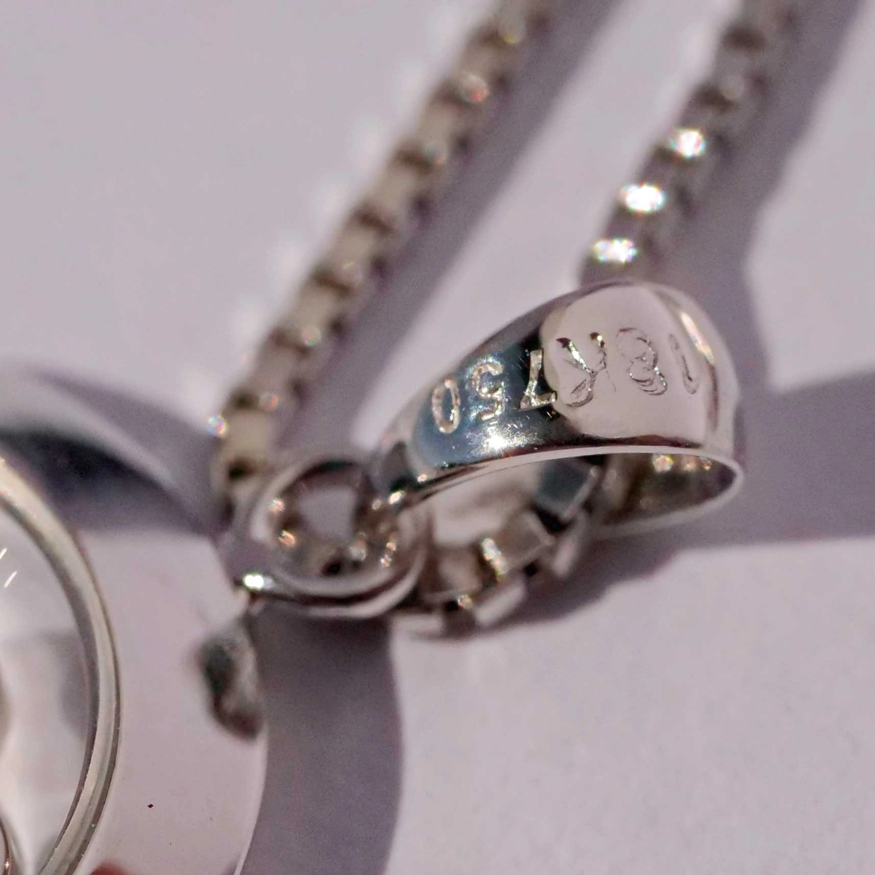 Pendant in 750 White Gold with movable full-cut Diamonds....Eye Catcher