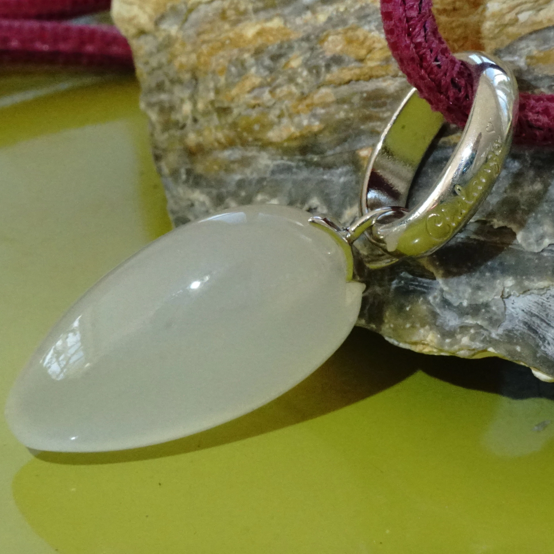 The Best Silver Jewelery forever...High Quality Chilango Pendant Jewel Heart White Calcedony