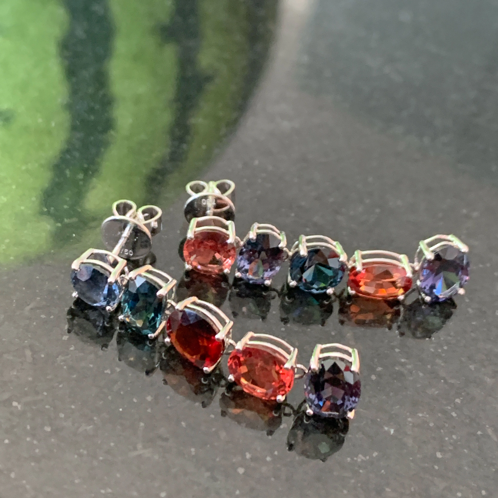 Spinell Ohrhänger in 750er Weißgold gearbeitet total 13.55 ct