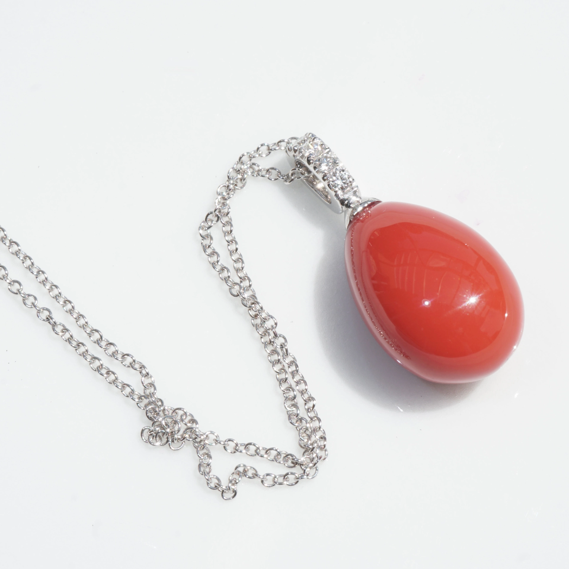 Fine Sardegna Drop Brilliant Pendant Chain 18 kt White Gold...sooo elegant