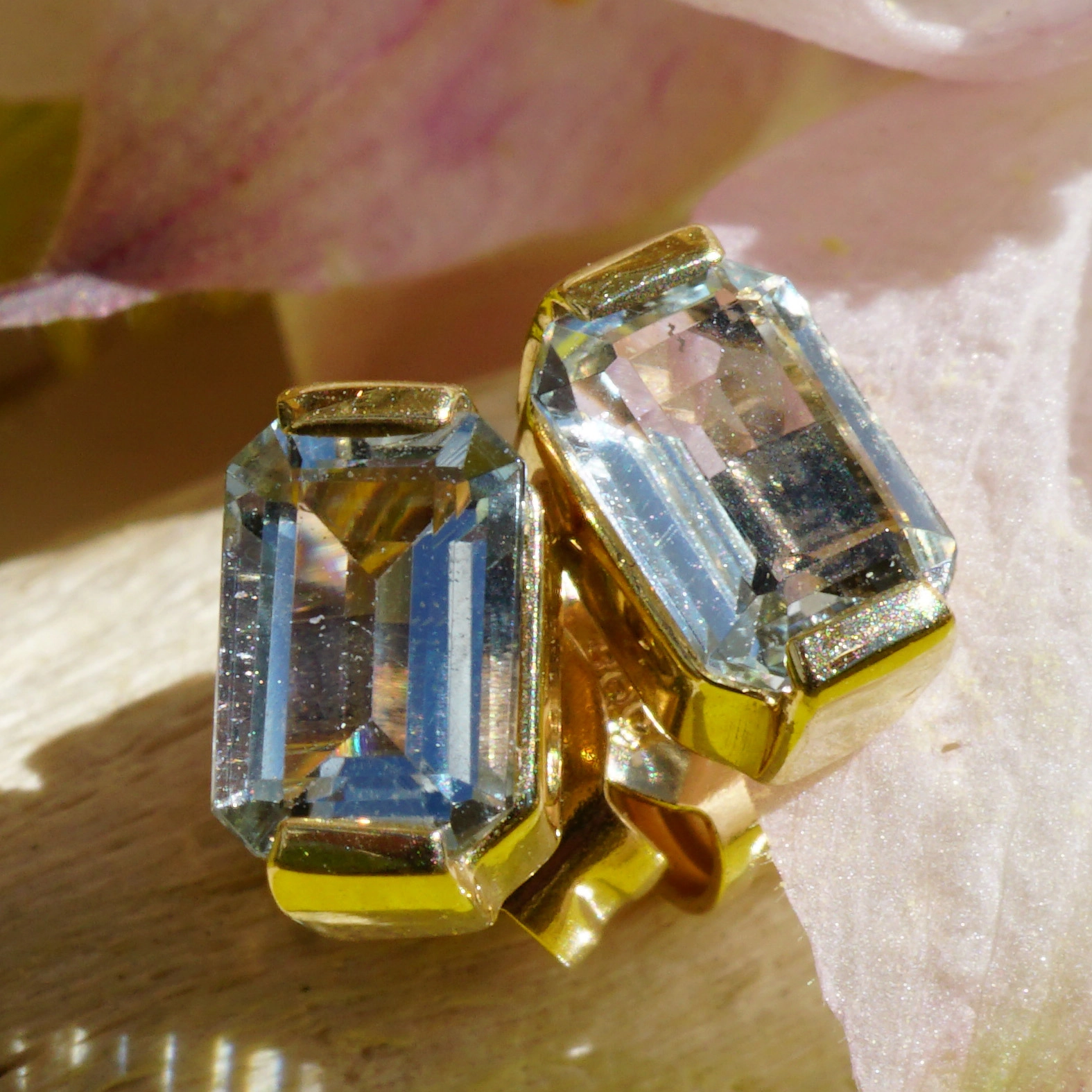 Aquamarin Ohrstecker 585er Gold 14 kt Gelbgold ca. 10 x 5 mm groß