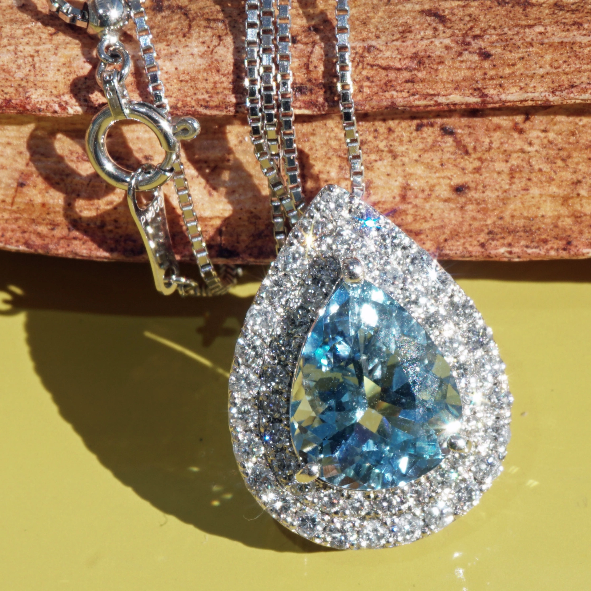 Santa Maria Aquamarin Brilliant Pendant 2.73 ct  950 platinum 0.63 ct Rare Color