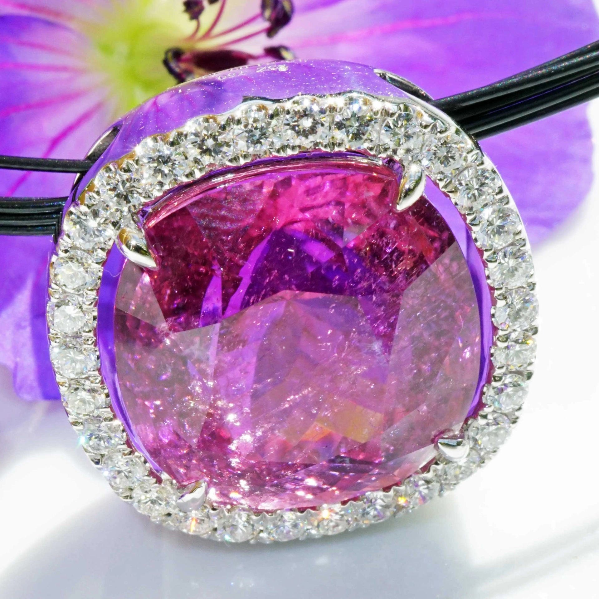Copper Rubelithe 16.84 ct pink-redish Brilliant Pendant 18 kt White Gold...amazing Color