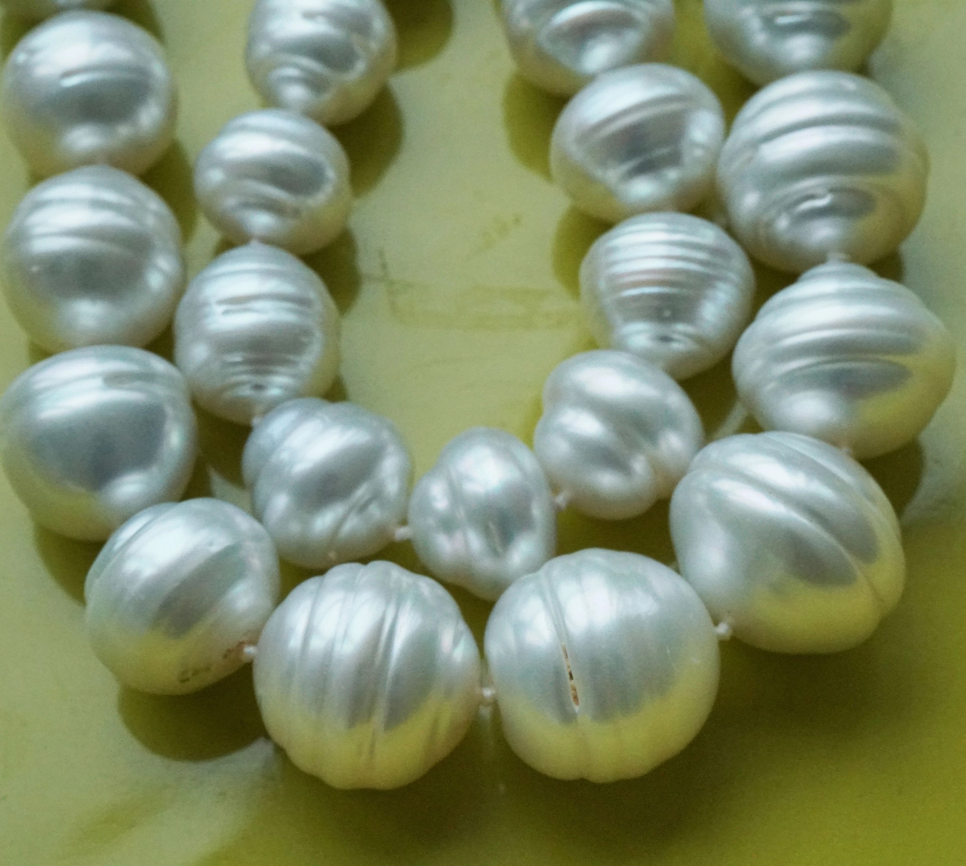 Southsea Pearl Necklace baroque Surface 12,5-18 mm