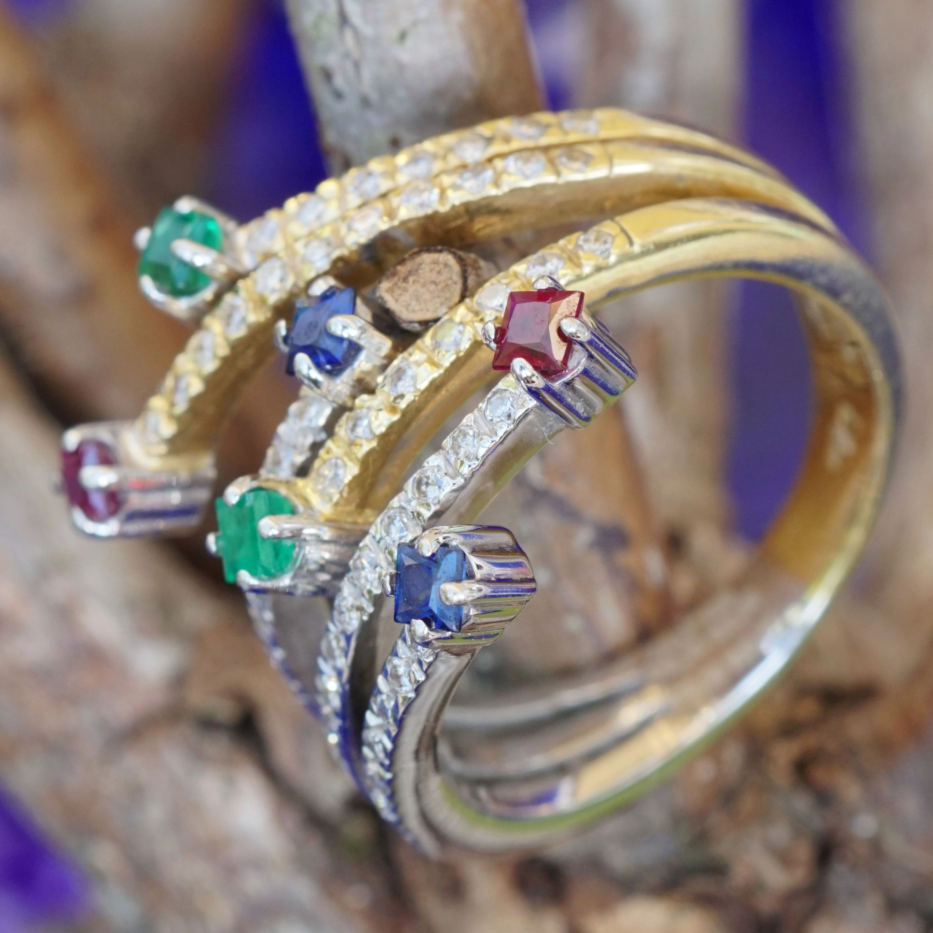 Tricolor Farbstein Brillant Ring 750er Gold 0.36 ct Vollschliffbrillanten Smaragd Rubin Saphir