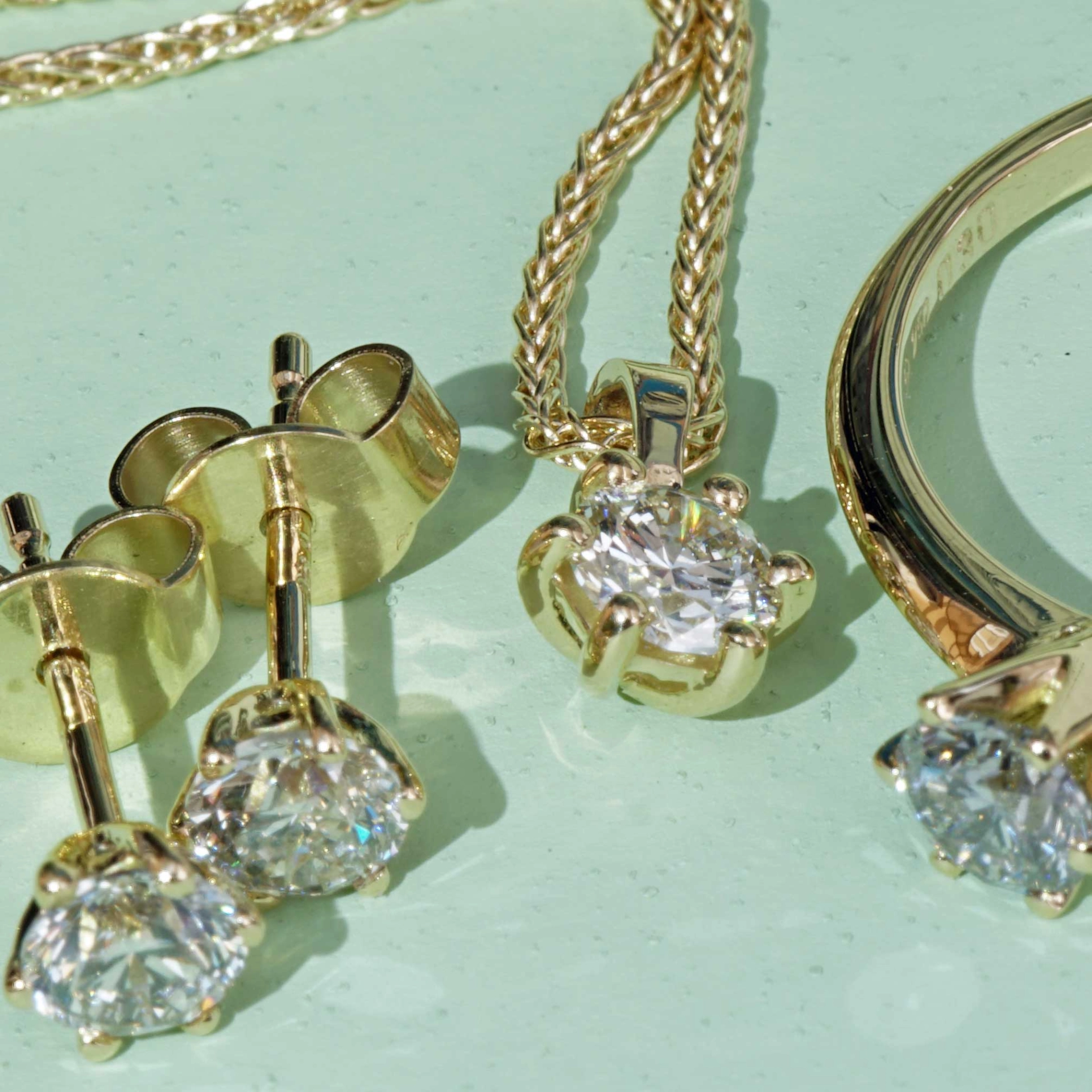 Brilliant Pendant Ring Earstuds 18 kt Yellowgold total 1.20 ct VS Silhouette Schmuck