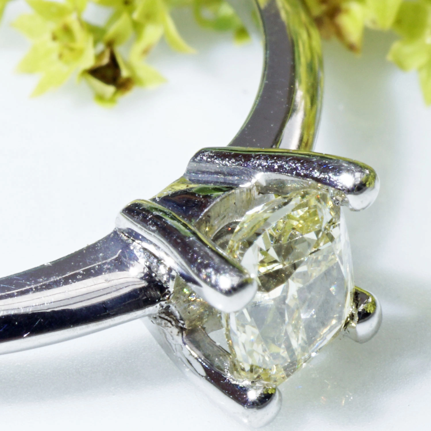 Fancy Yellow Diamond Engagement Ring 0.41 ct 18 kt White Gold Natural Color HRD Certificate