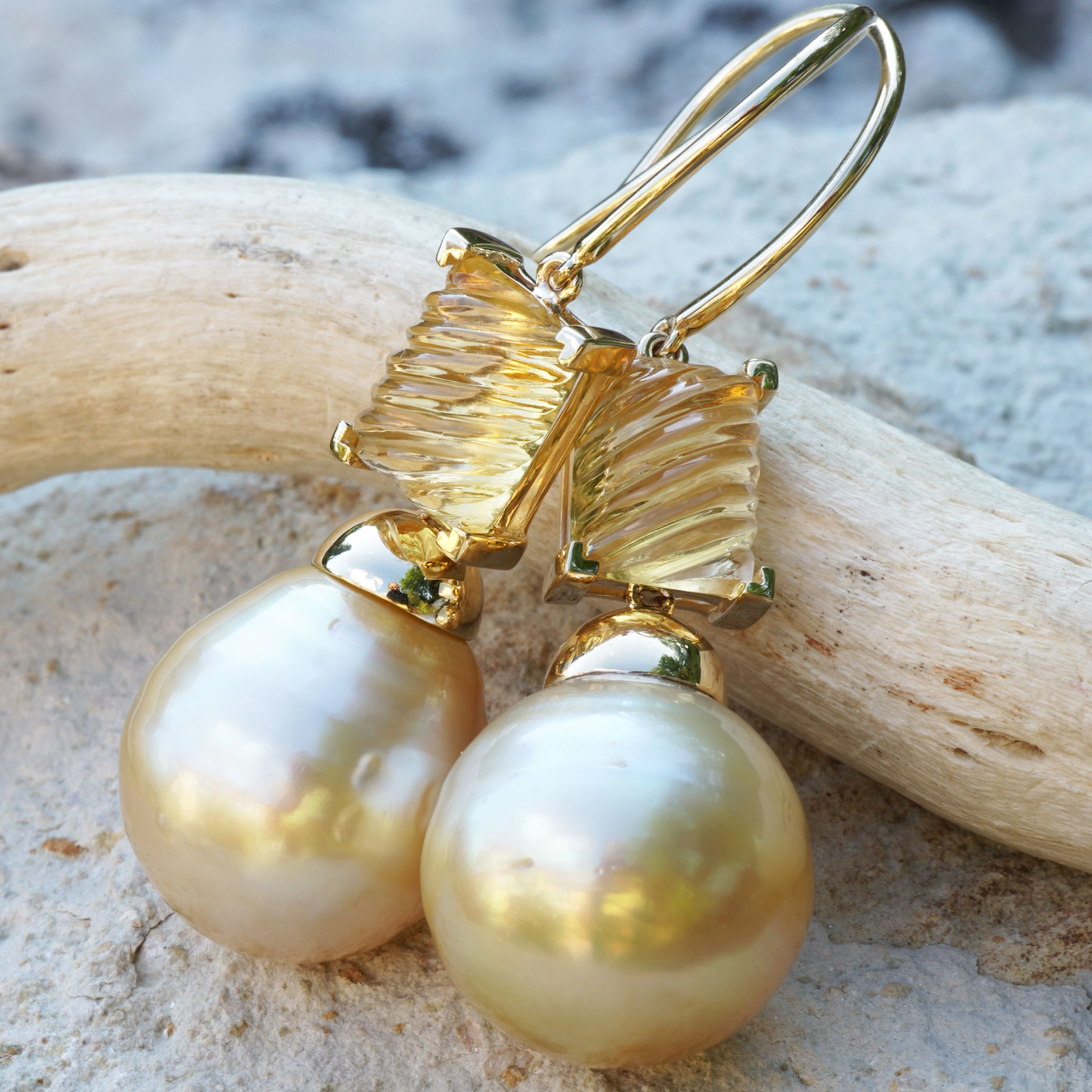 Citrin Southsea Pearl Earrings 18 kt Gold 41 x 15,5 mm ....quite huge