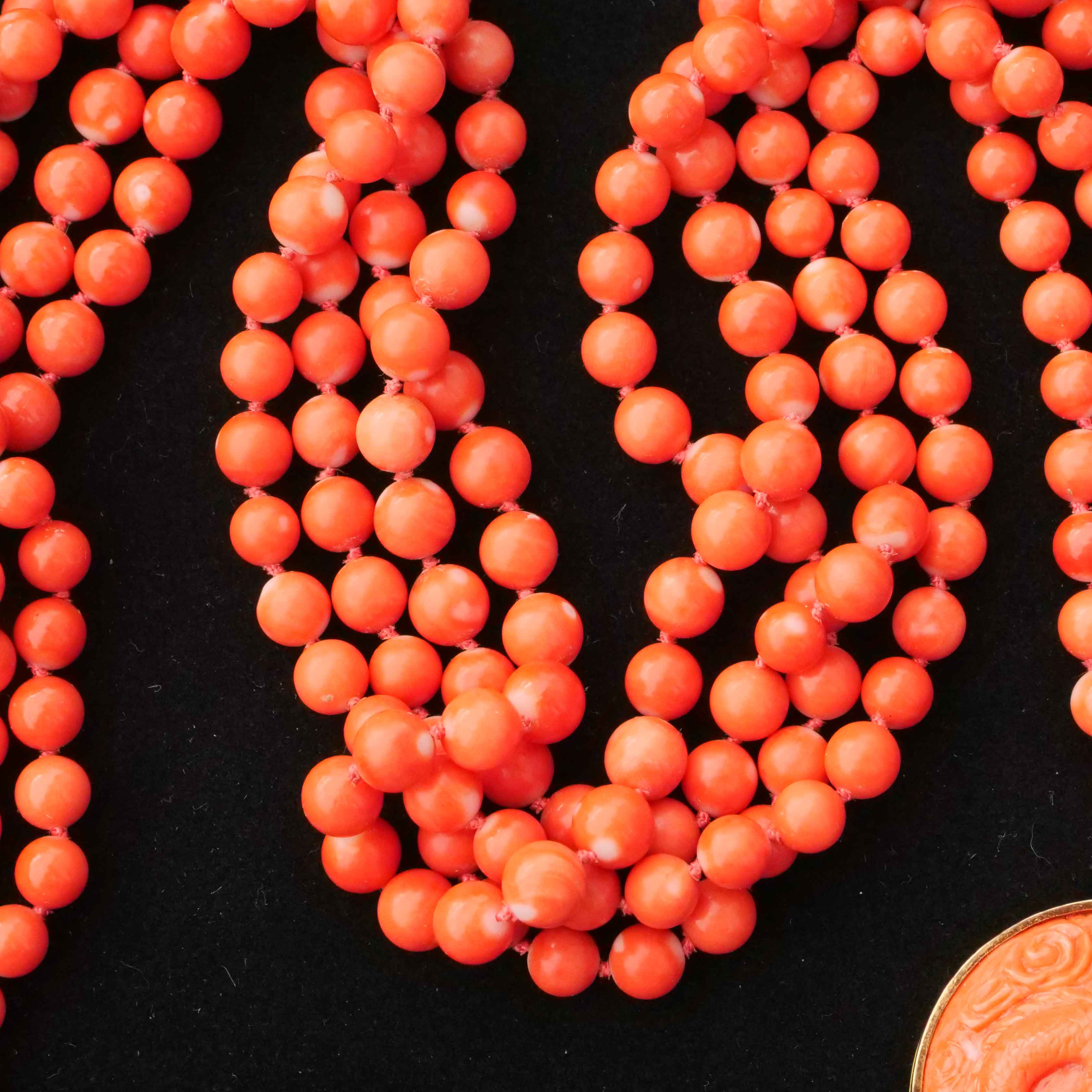 Coral Brilliant Necklace around 1980 with carved Dragon Motifs and four-row Coral Ball Chain