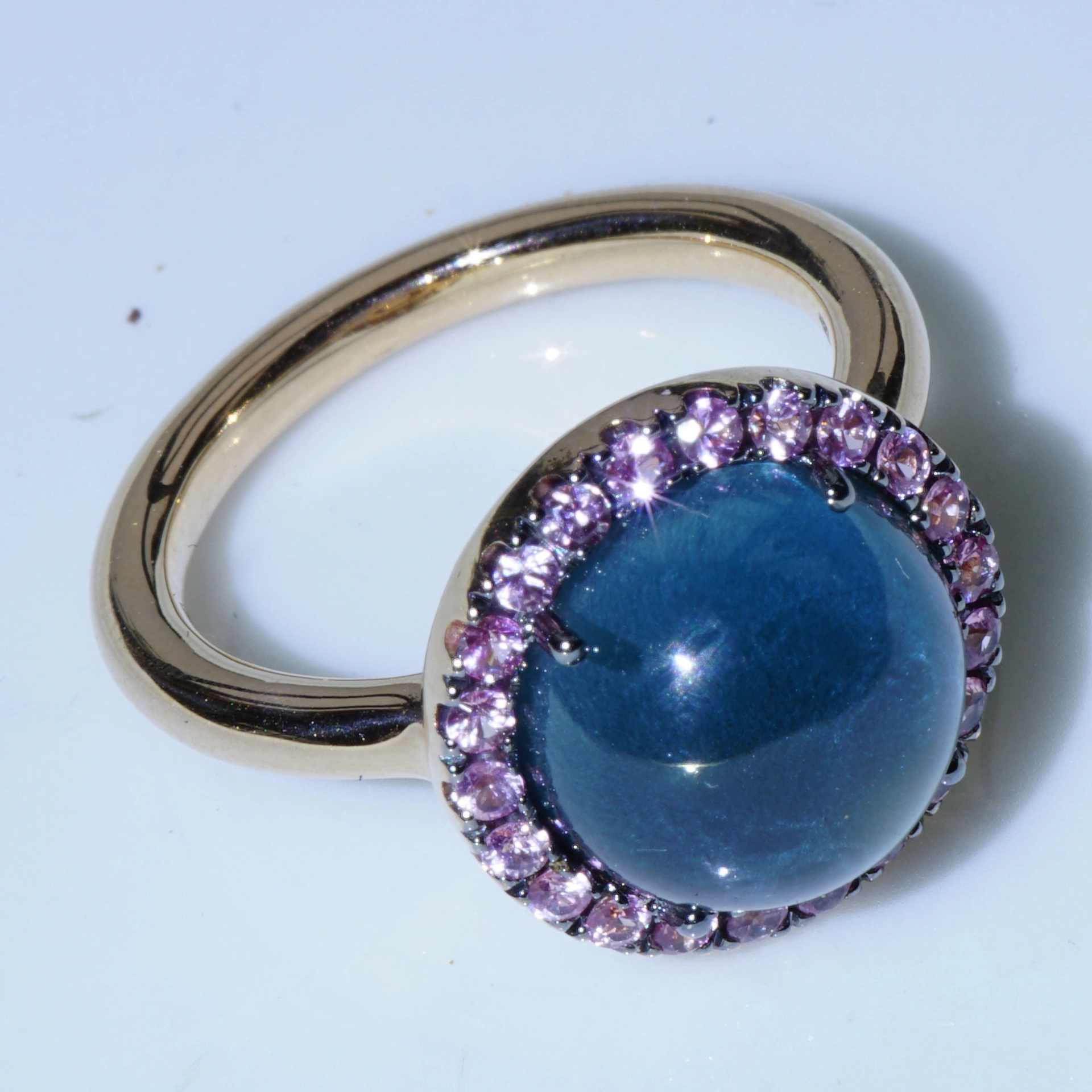 Topaz Saphire Ring 18 kt Rosegold...Bubbles in form of round Cabochons
