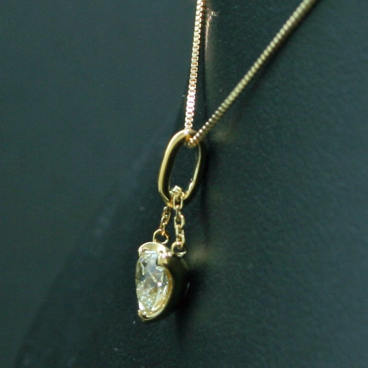 Herz-Brillant-Anhänger mit Kette, 750er-Gold, 0.577 ct