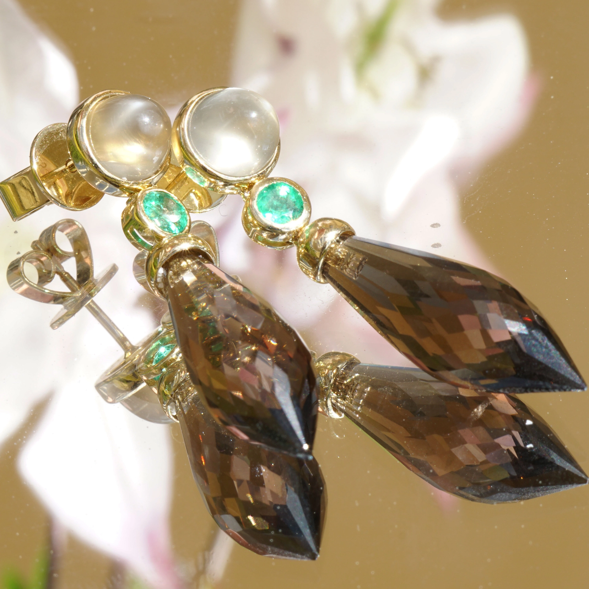 Moonstone Emerald Smokey Quartz Earrings 18 kt Yellowgold