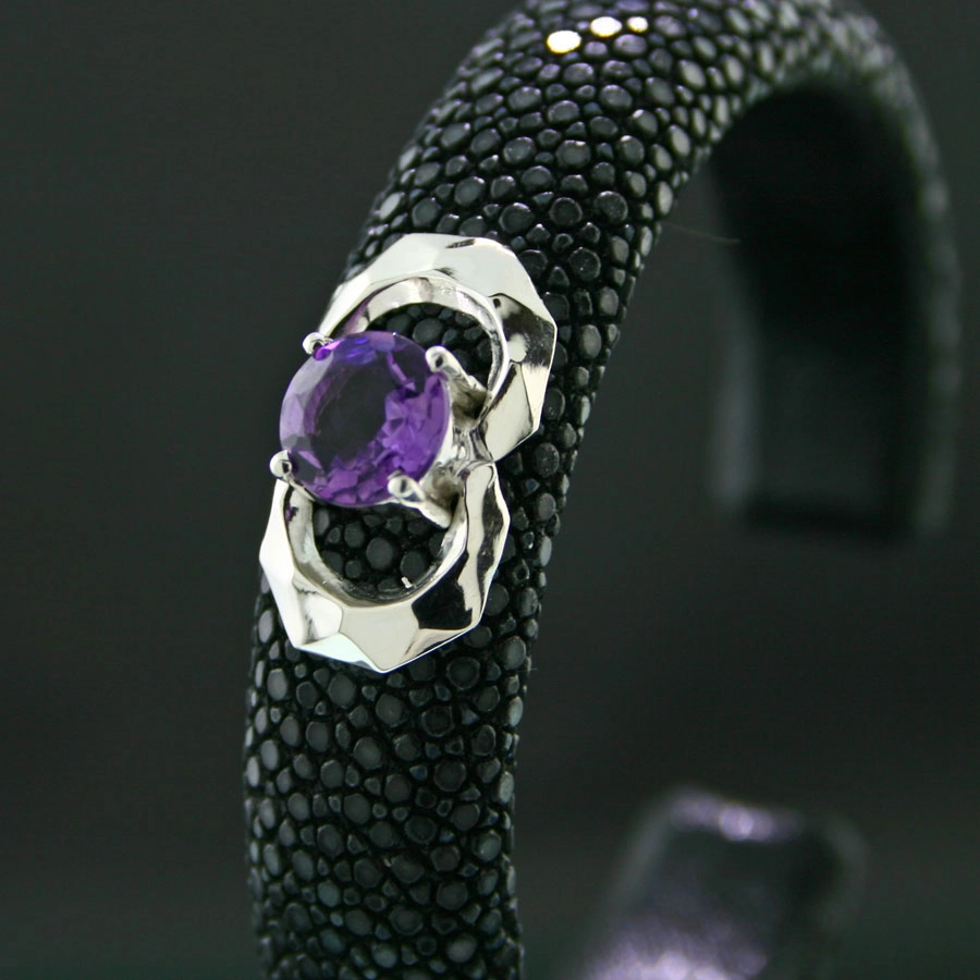 Amethyst-Rochenleder-Armreif, 925/-Silber