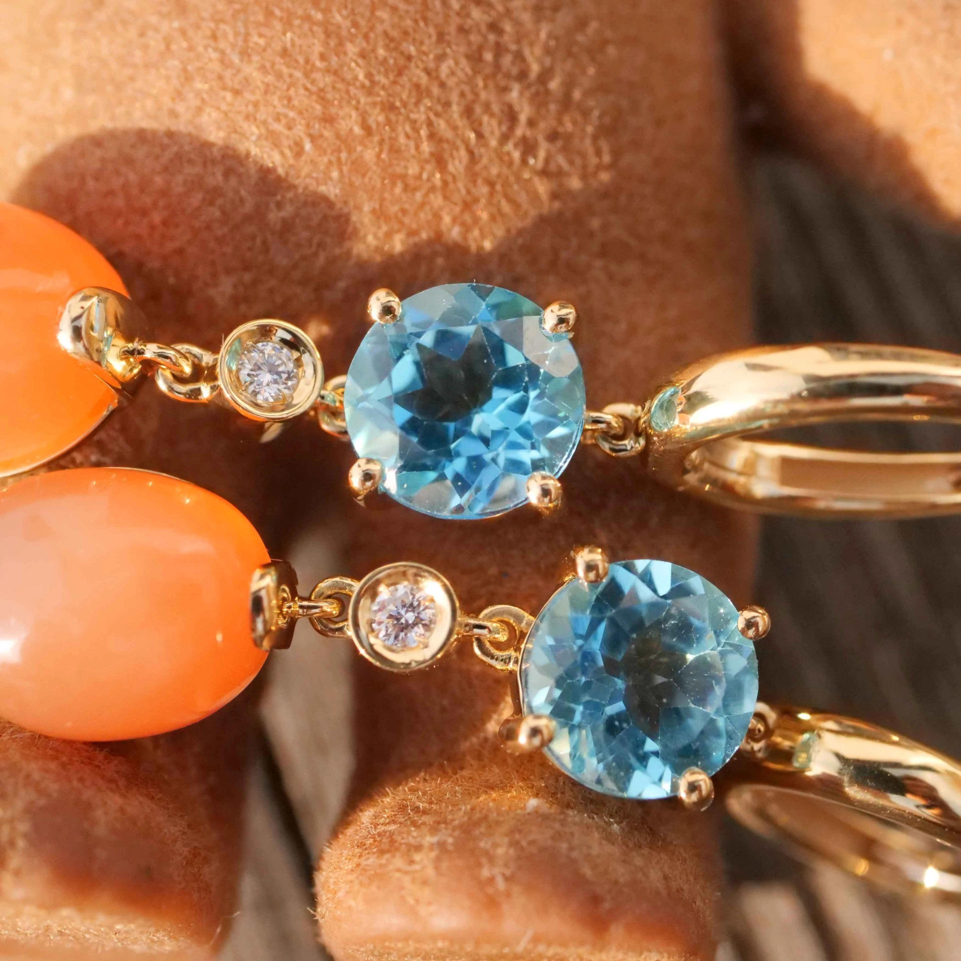 Neon blue paraibacolored Apatite Topaz and Moonstone Earrings 18 kt Jewellery 