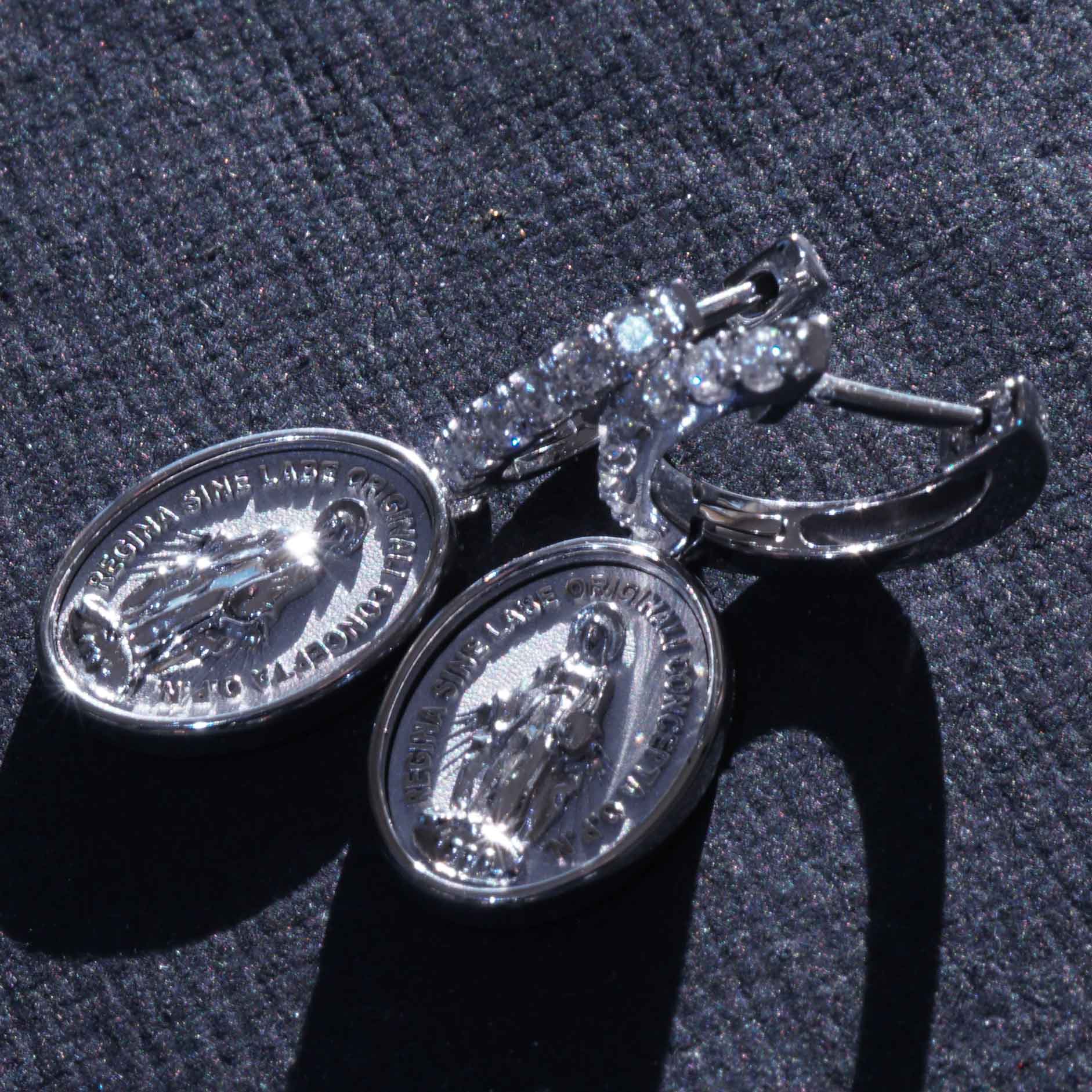 Style Icon Brilliant Madonna Earrings 750 White Gold 0.30 ct TW VS