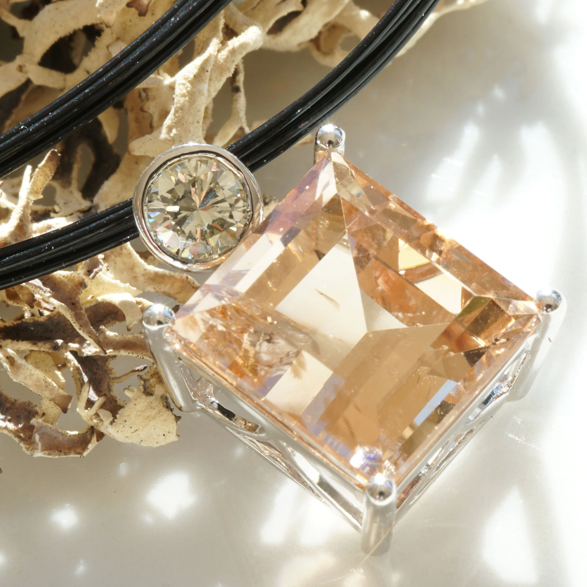 Morganit 9 ct...... amazing Color with IGI Diamond