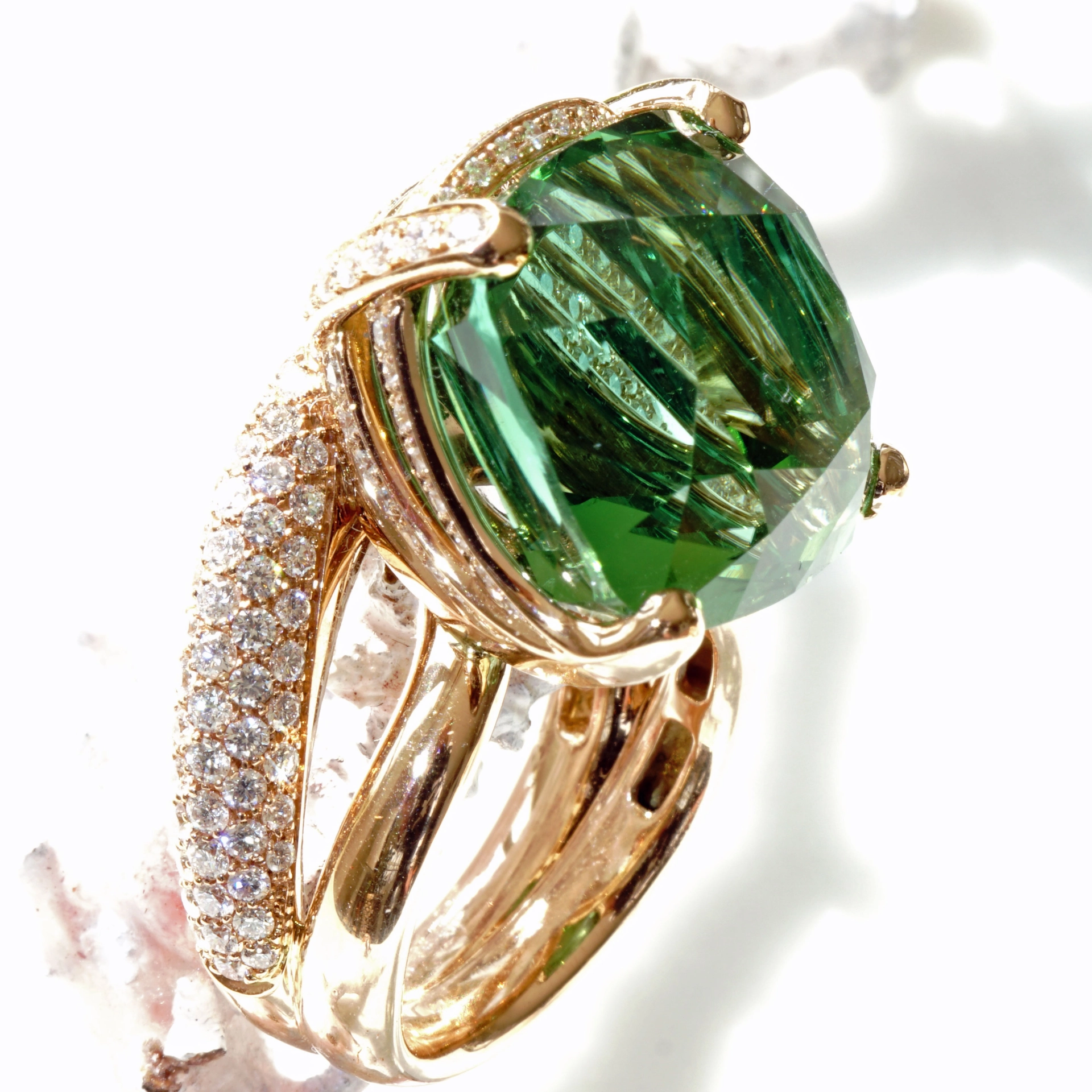 Tourmaline Diamond Ring 18kt Rosegold investment gem 25.15 ct Afghanistan green-bluish loupe clean AAA+ 16 x 16 x 14 mm