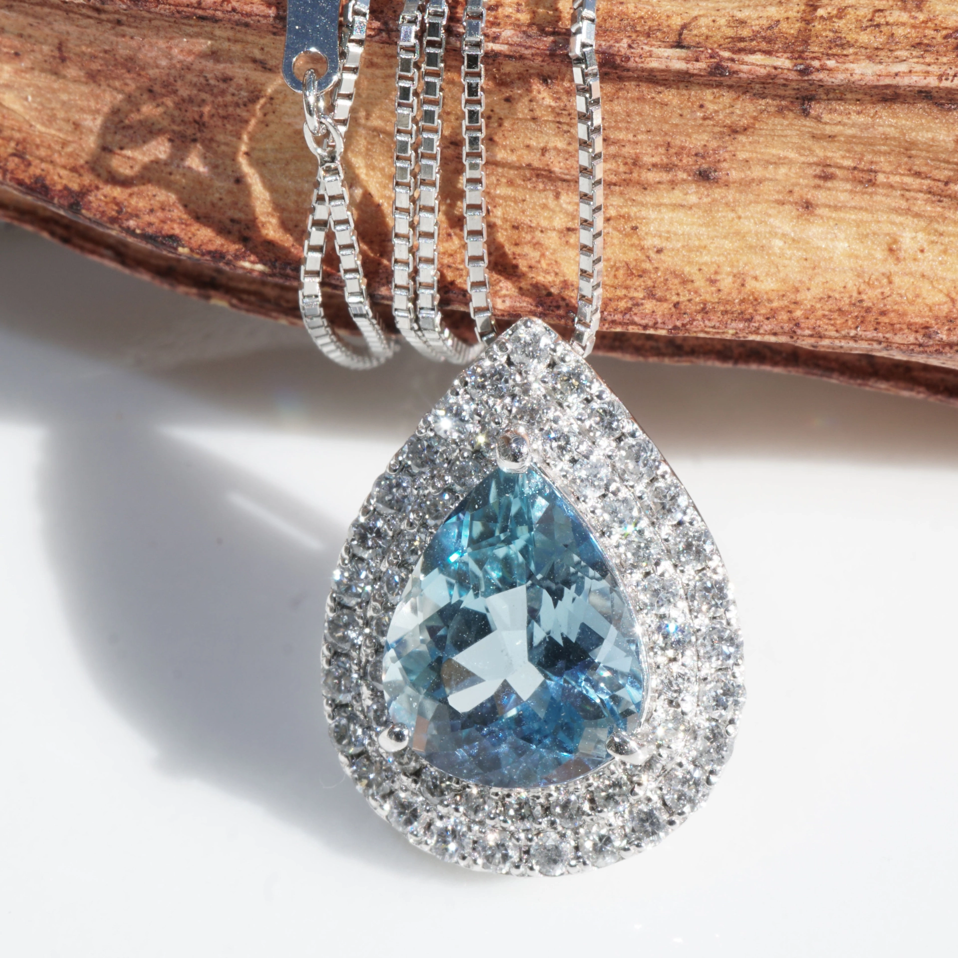 Santa Maria Aquamarin Brilliant Pendant 2.73 ct  950 platinum 0.63 ct Rare Color