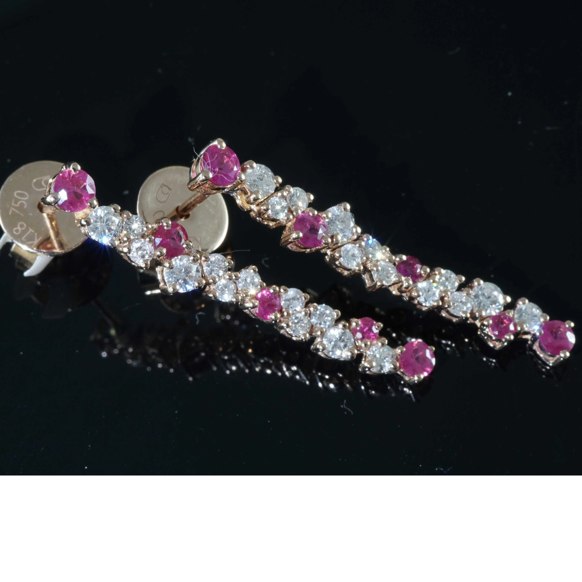 SON04230-Rubin-Brillant-Ohrhaenger-750er-Rosegold-0-40-ct-0-56-ct-unlimited-Glory-tolles-Design Ruby Brilliant Earrings 18 kt Rose Gold...for a glorious Appearance