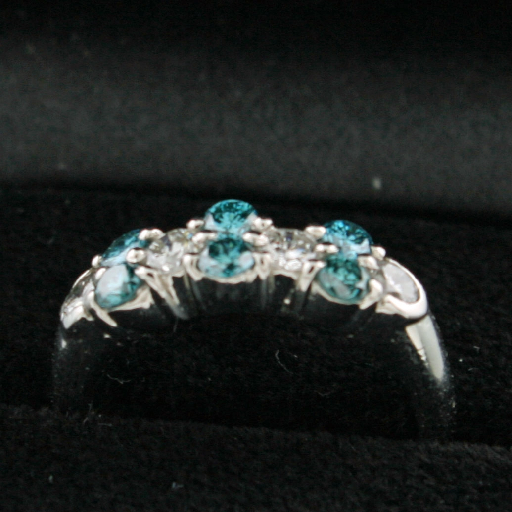 Brillant-Ring-weiß-blau-1.10 ct