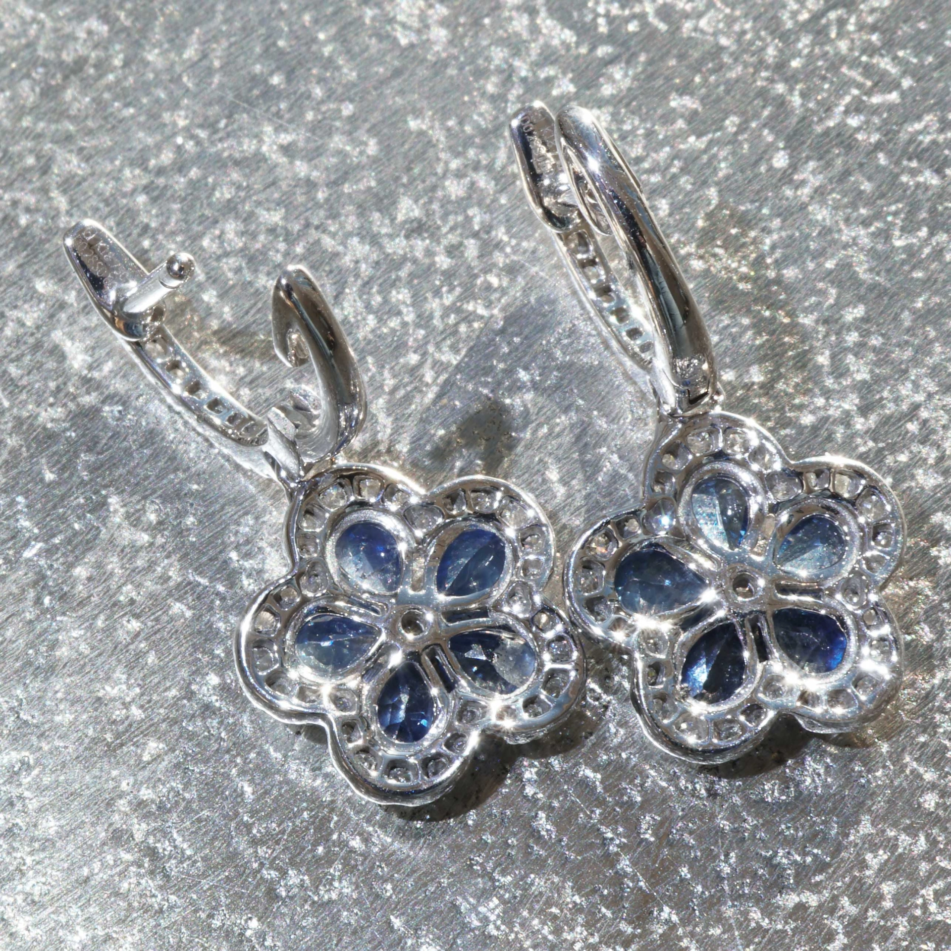 Saphire Brilliant Earrings floral Style...sooo pretty... 18 kt White Gold 